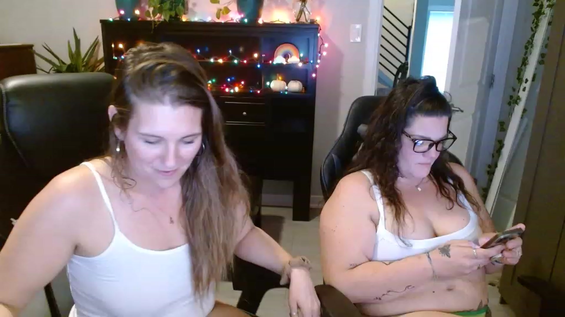 Gallery image thumbnail from SouthernmilfK's myfreecams stream on, 11/19/2022, 21:53 image 20 of 20