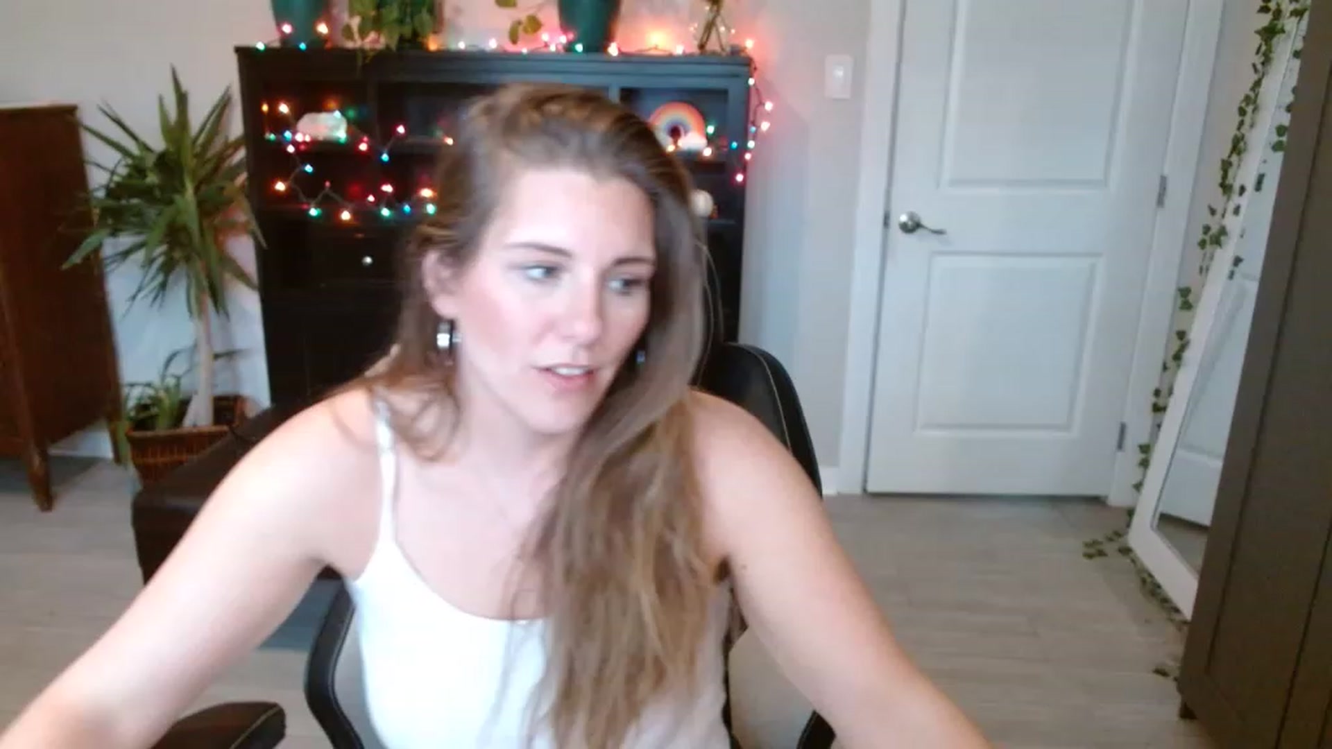 Gallery image thumbnail from SouthernmilfK's myfreecams stream on, 11/19/2022, 21:53 image 2 of 20