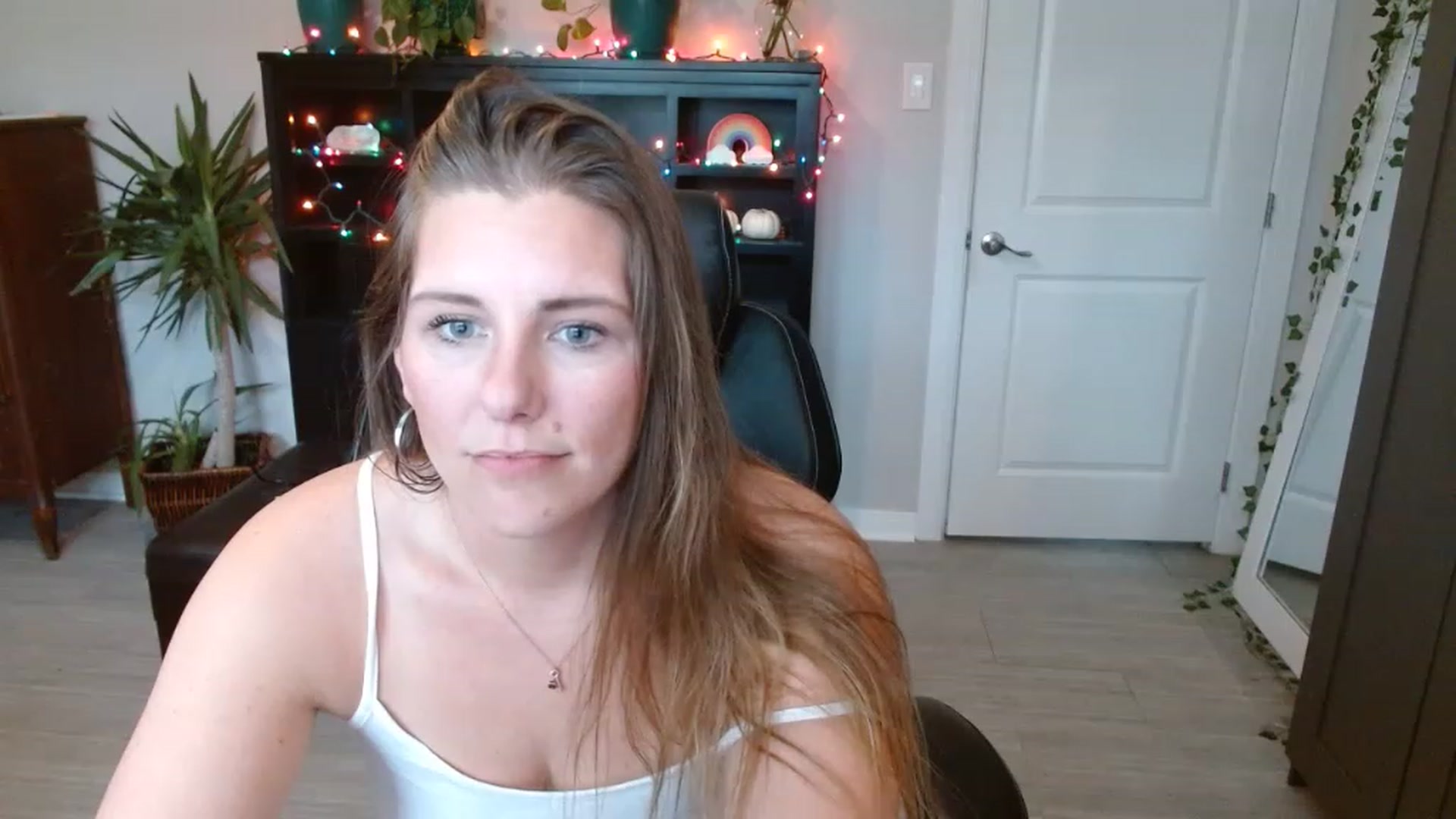 Gallery image thumbnail from SouthernmilfK's myfreecams stream on, 11/19/2022, 21:53 image 7 of 20