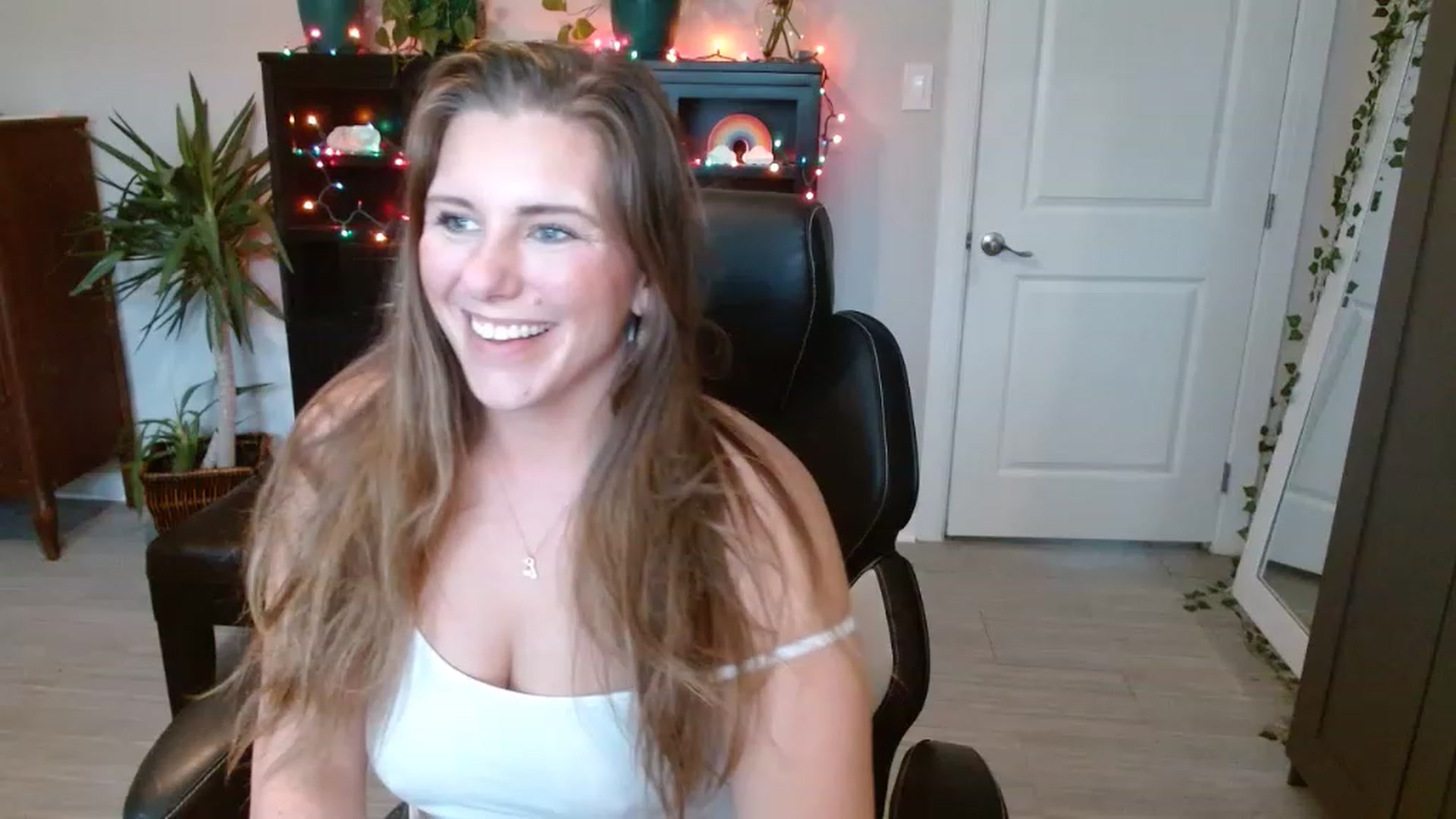 Gallery image thumbnail from SouthernmilfK's myfreecams stream on, 11/19/2022, 21:53 image 5 of 20