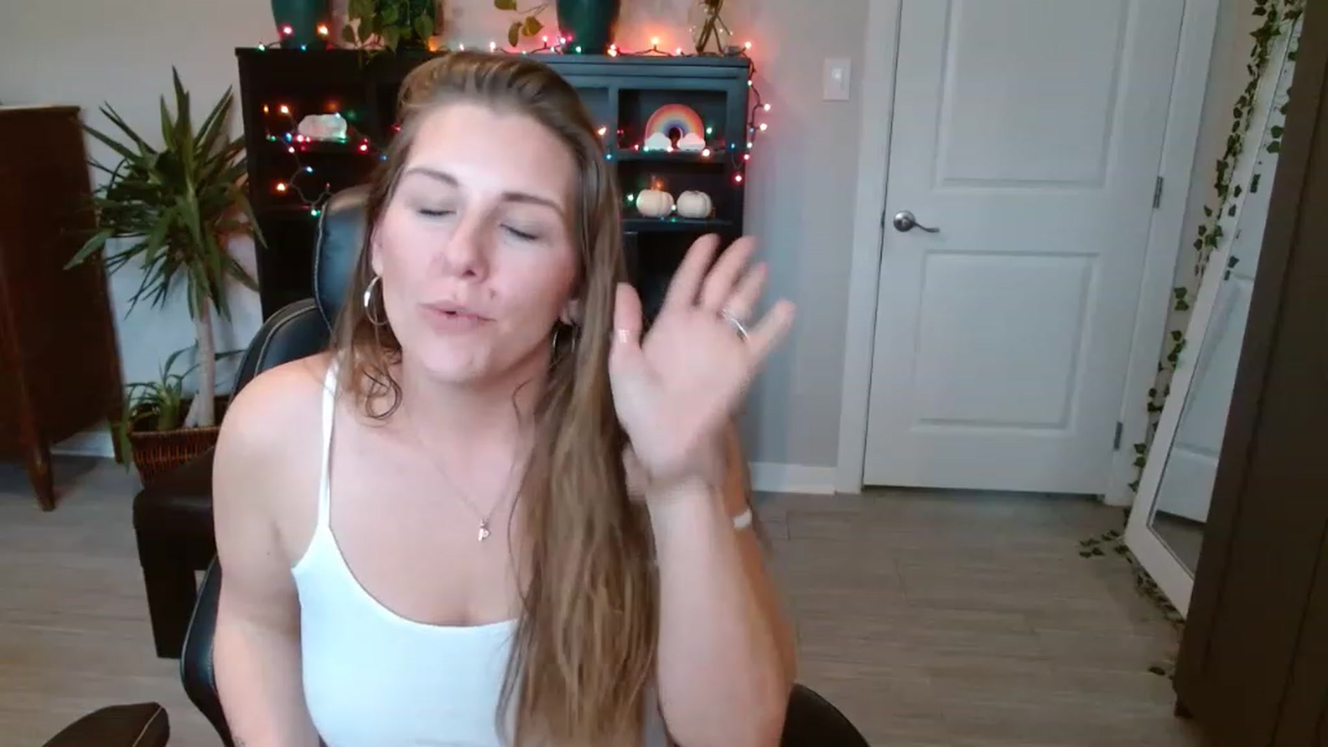 Gallery image thumbnail from SouthernmilfK's myfreecams stream on, 11/19/2022, 21:53 image 9 of 20