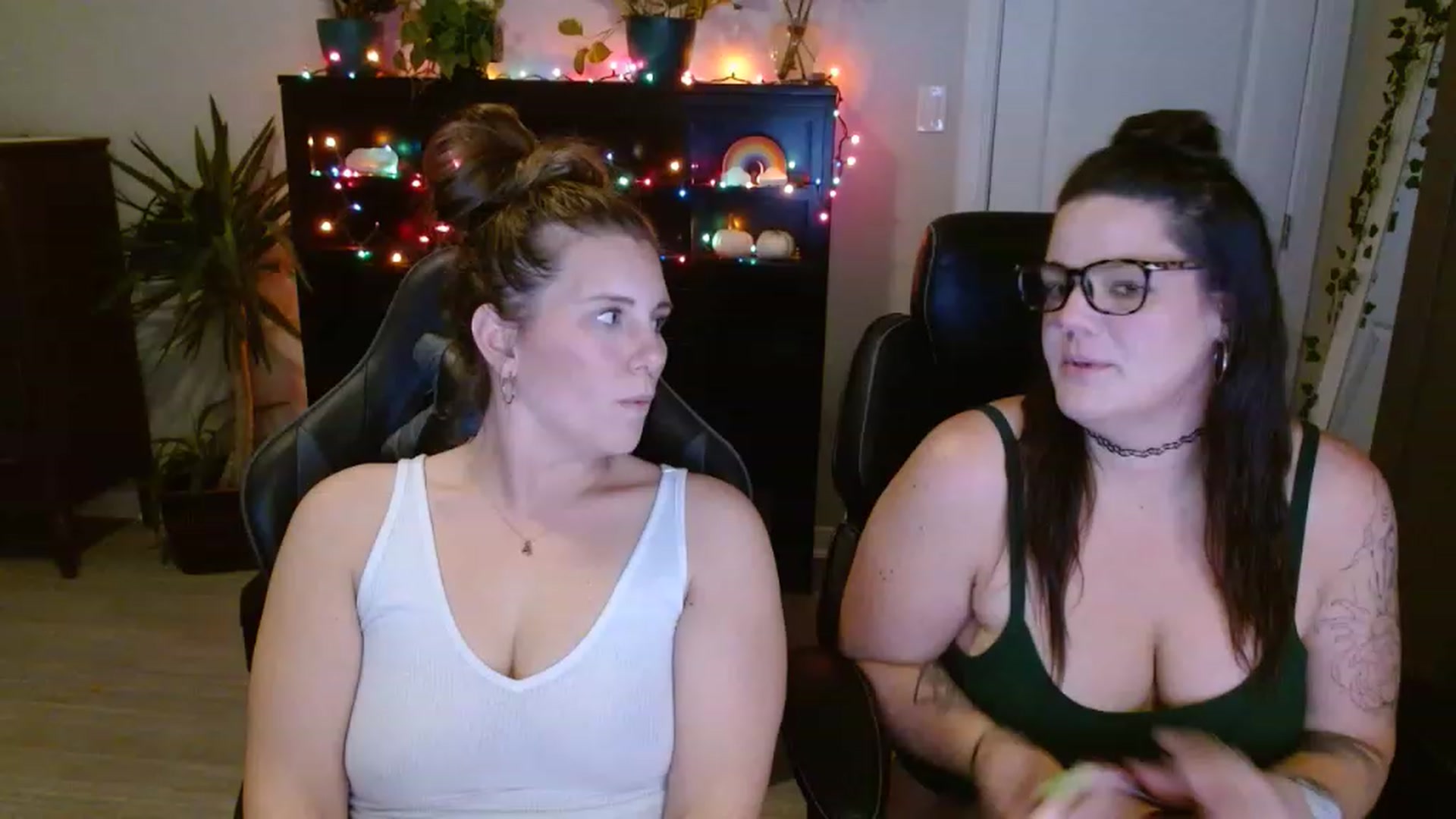 Gallery image thumbnail from SouthernmilfK's myfreecams stream on, 11/21/2022, 20:29 image 7 of 20