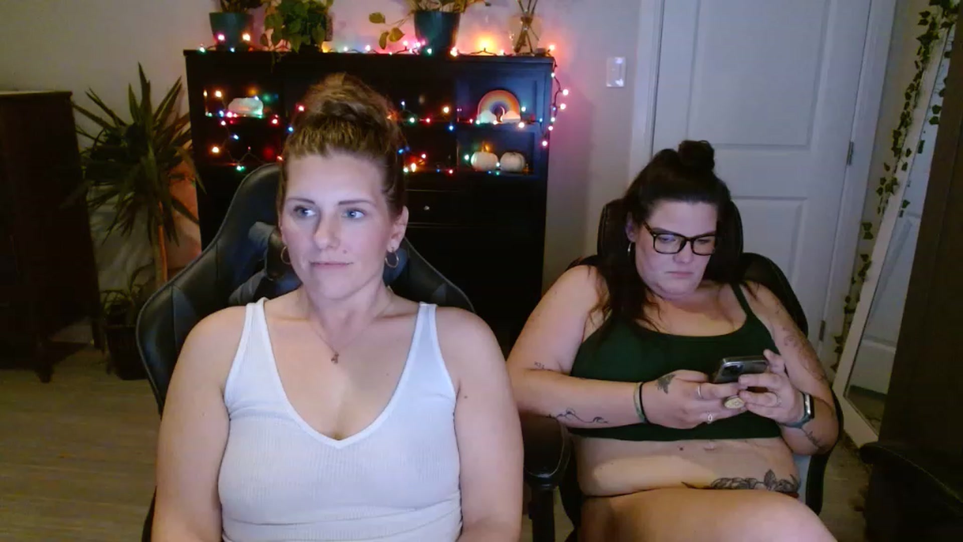 Gallery image thumbnail from SouthernmilfK's myfreecams stream on, 11/21/2022, 20:29 image 2 of 20