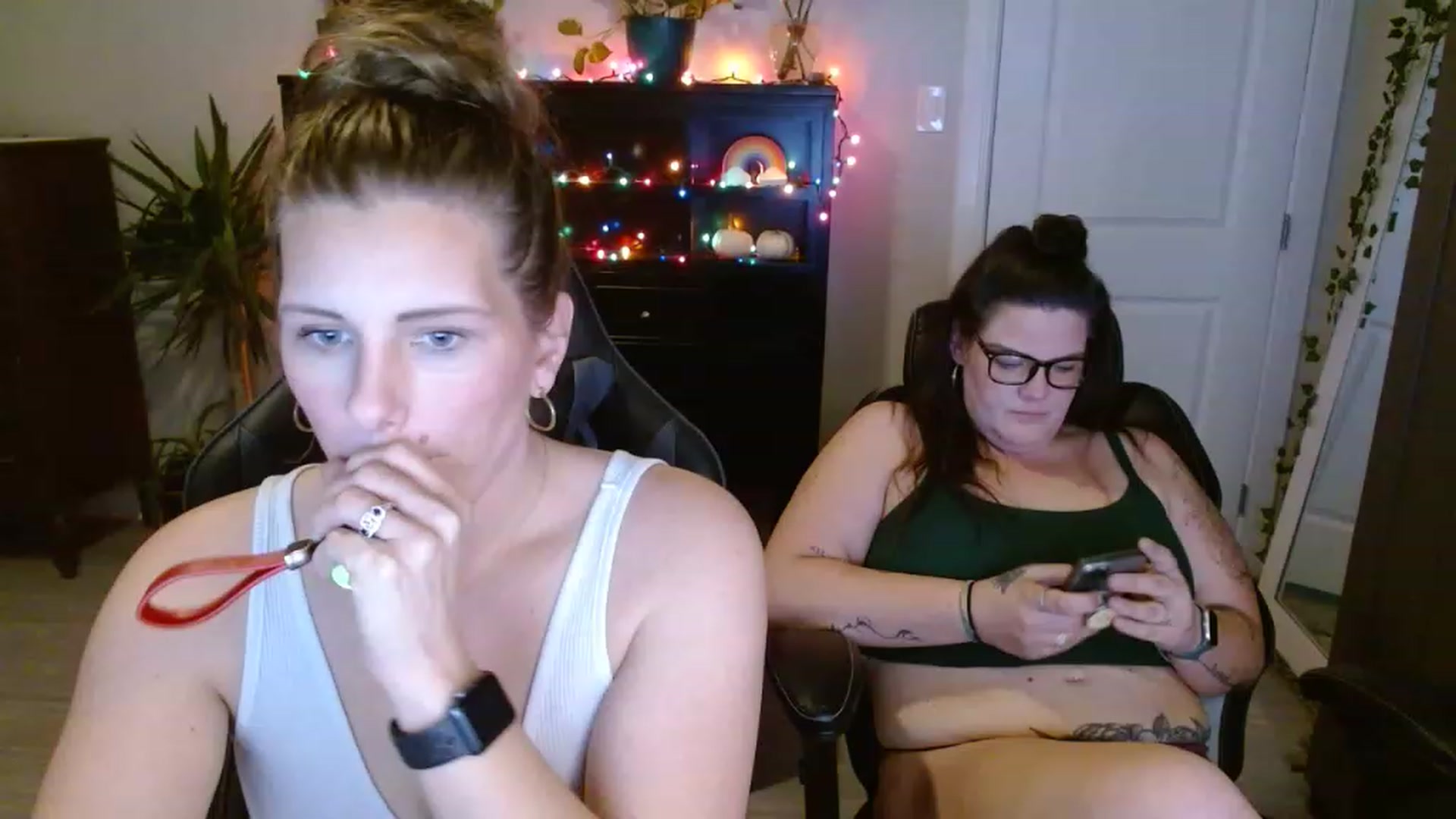 Gallery image thumbnail from SouthernmilfK's myfreecams stream on, 11/21/2022, 20:29 image 3 of 20
