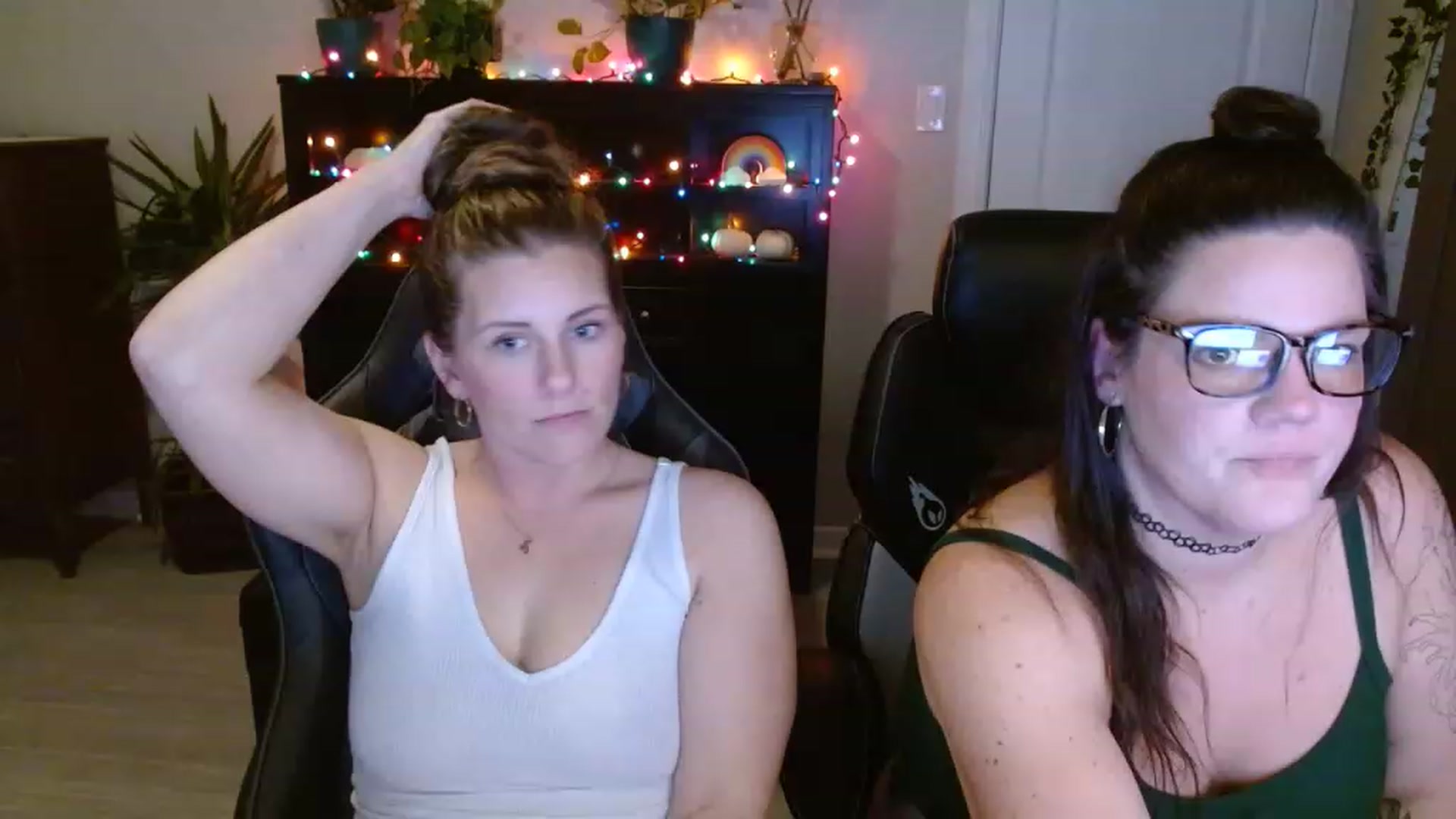 Gallery image thumbnail from SouthernmilfK's myfreecams stream on, 11/21/2022, 20:29 image 5 of 20
