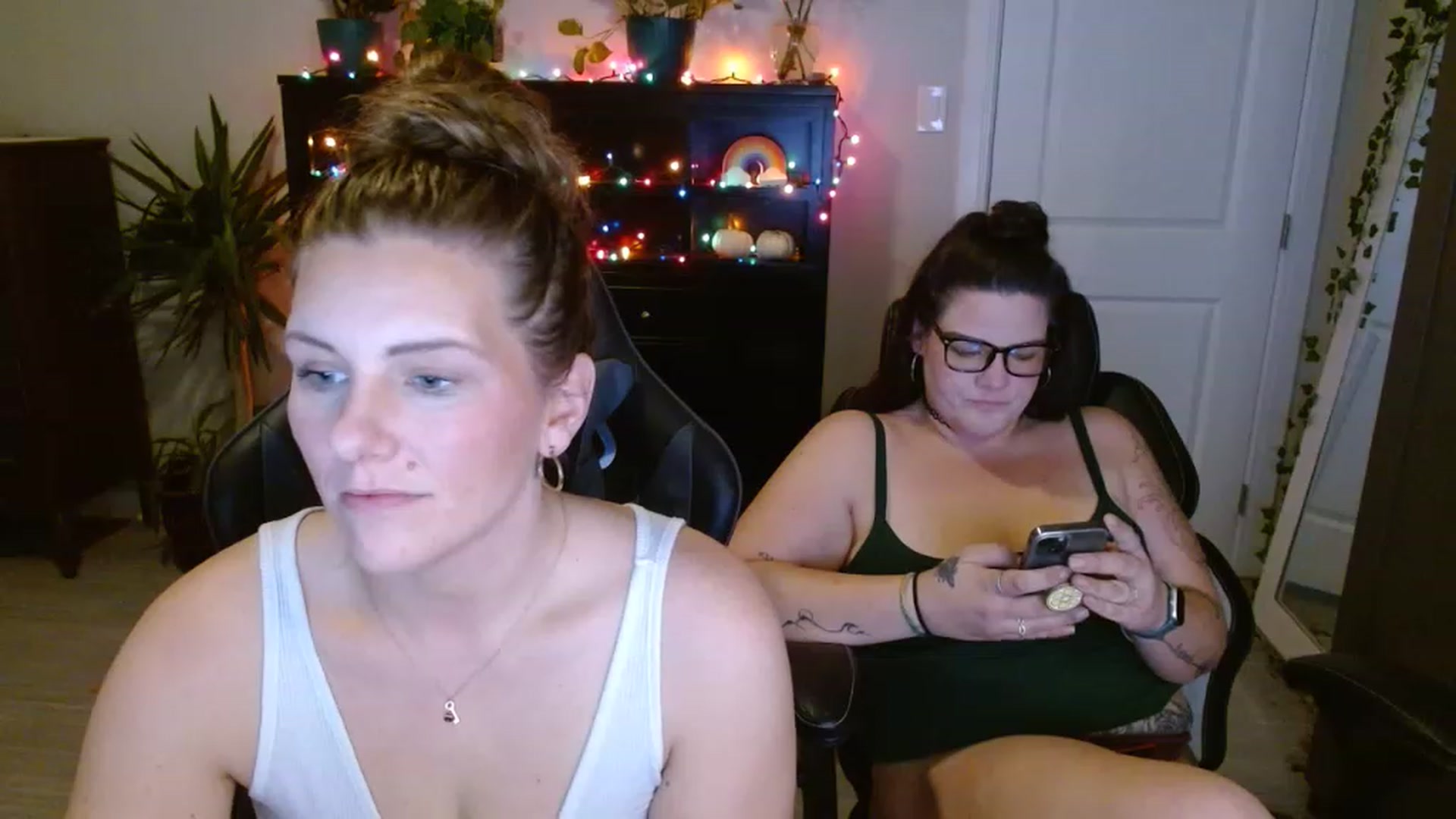 Gallery image thumbnail from SouthernmilfK's myfreecams stream on, 11/21/2022, 20:29 image 9 of 20