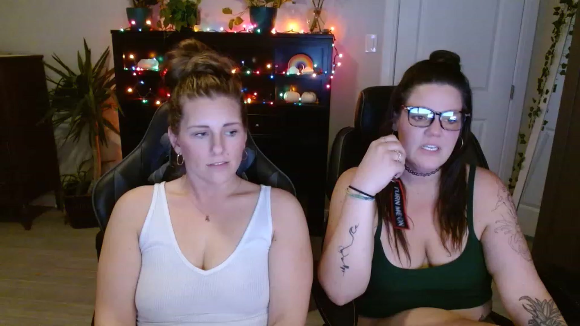 Gallery image thumbnail from SouthernmilfK's myfreecams stream on, 11/21/2022, 20:29 image 8 of 20