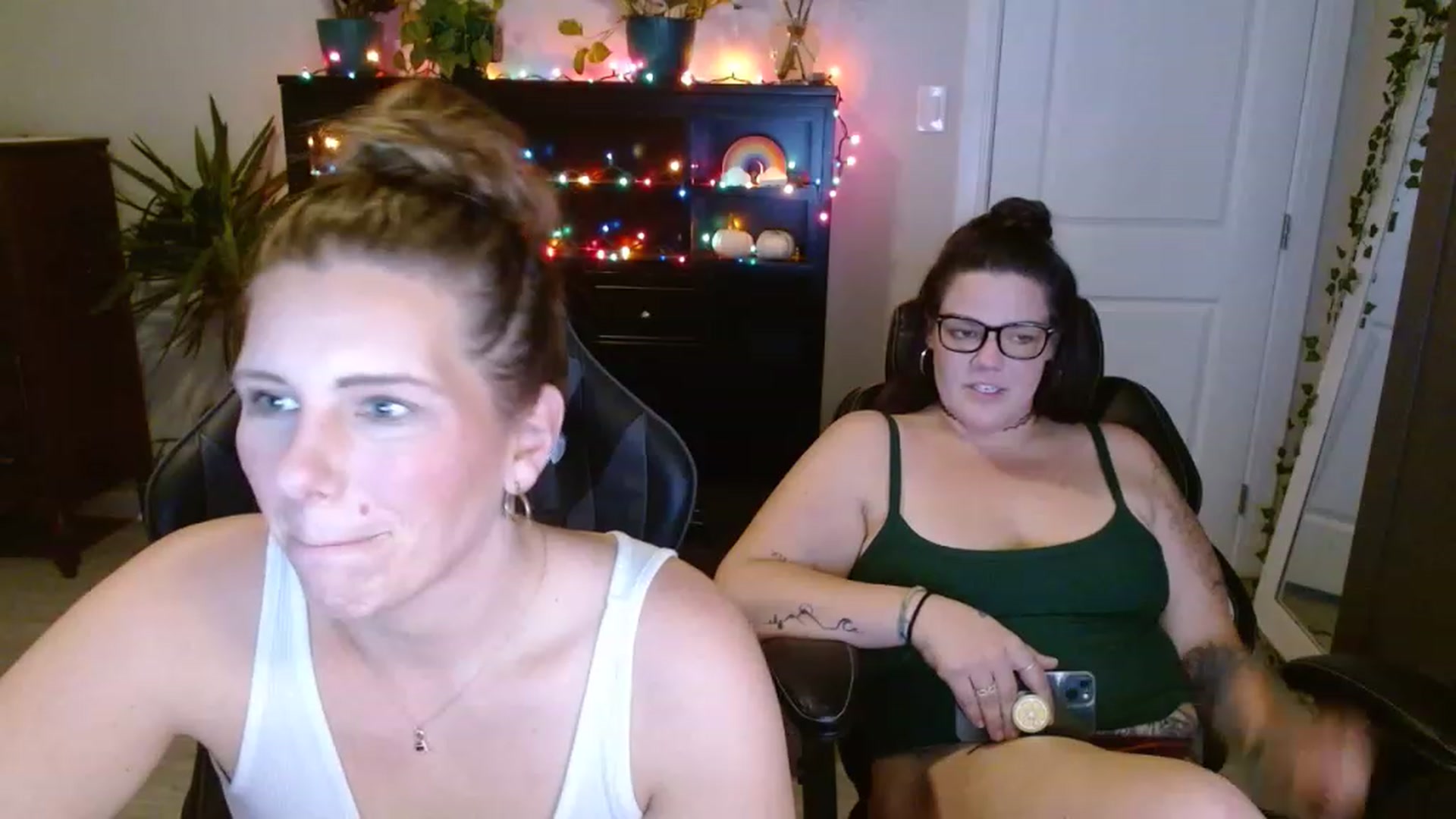 Gallery image thumbnail from SouthernmilfK's myfreecams stream on, 11/21/2022, 20:29 image 11 of 20