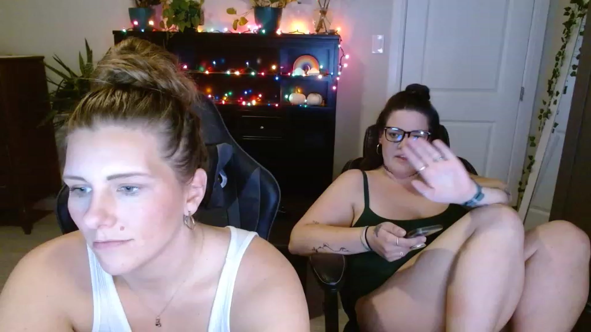 Gallery image thumbnail from SouthernmilfK's myfreecams stream on, 11/21/2022, 20:29 image 12 of 20