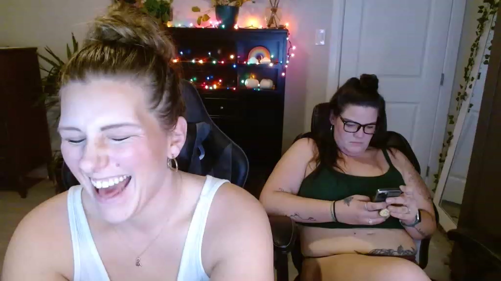 Gallery image thumbnail from SouthernmilfK's myfreecams stream on, 11/21/2022, 20:29 image 4 of 20