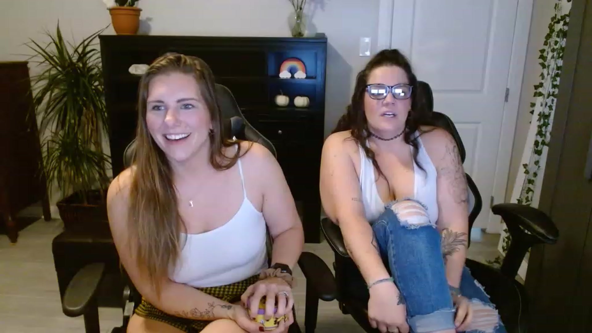 Gallery image thumbnail from SouthernmilfK's myfreecams stream on, 11/29/2022, 16:31 image 4 of 20
