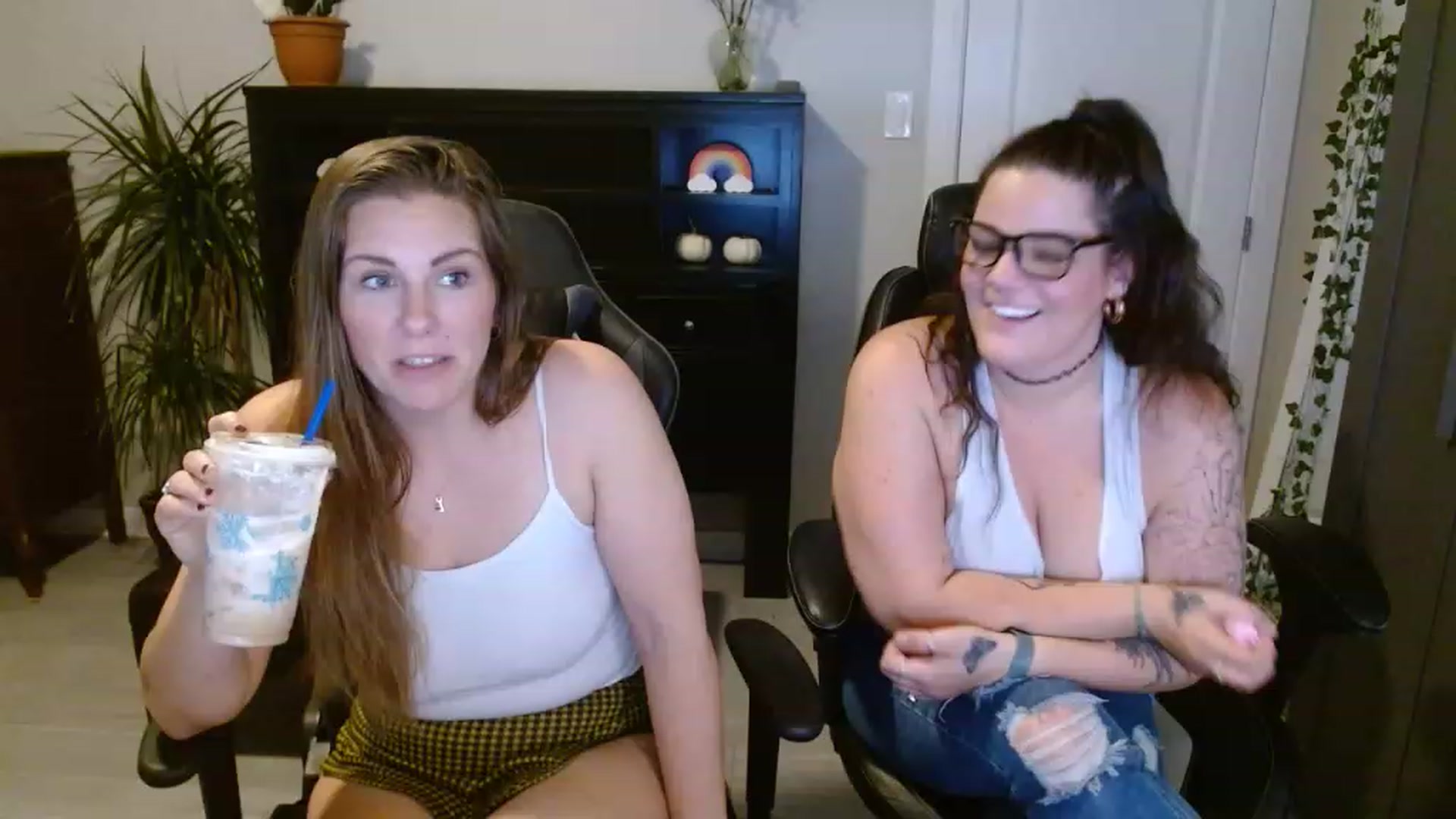 Gallery image thumbnail from SouthernmilfK's myfreecams stream on, 11/29/2022, 16:31 image 2 of 20