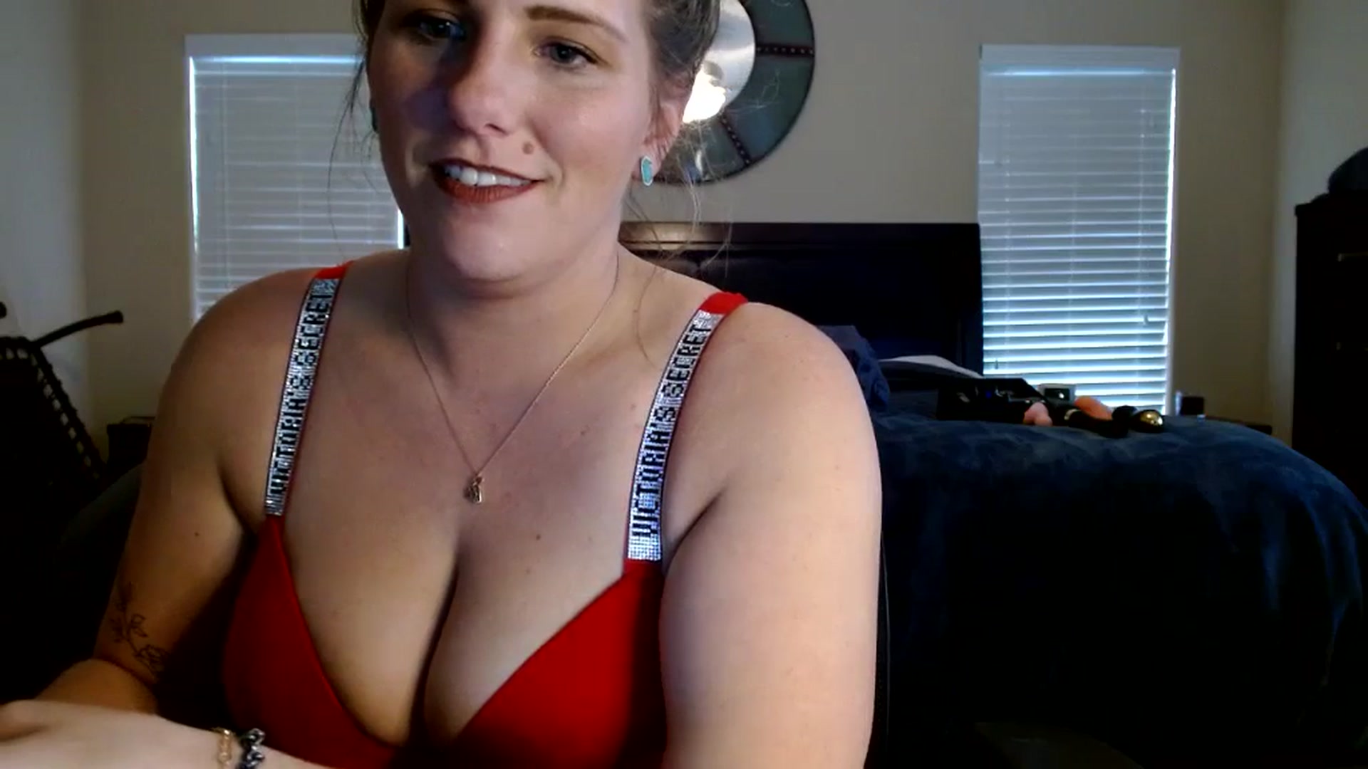 Gallery image thumbnail from SouthernmilfK's myfreecams stream on, 10/30/2023, 22:16 image 8 of 20