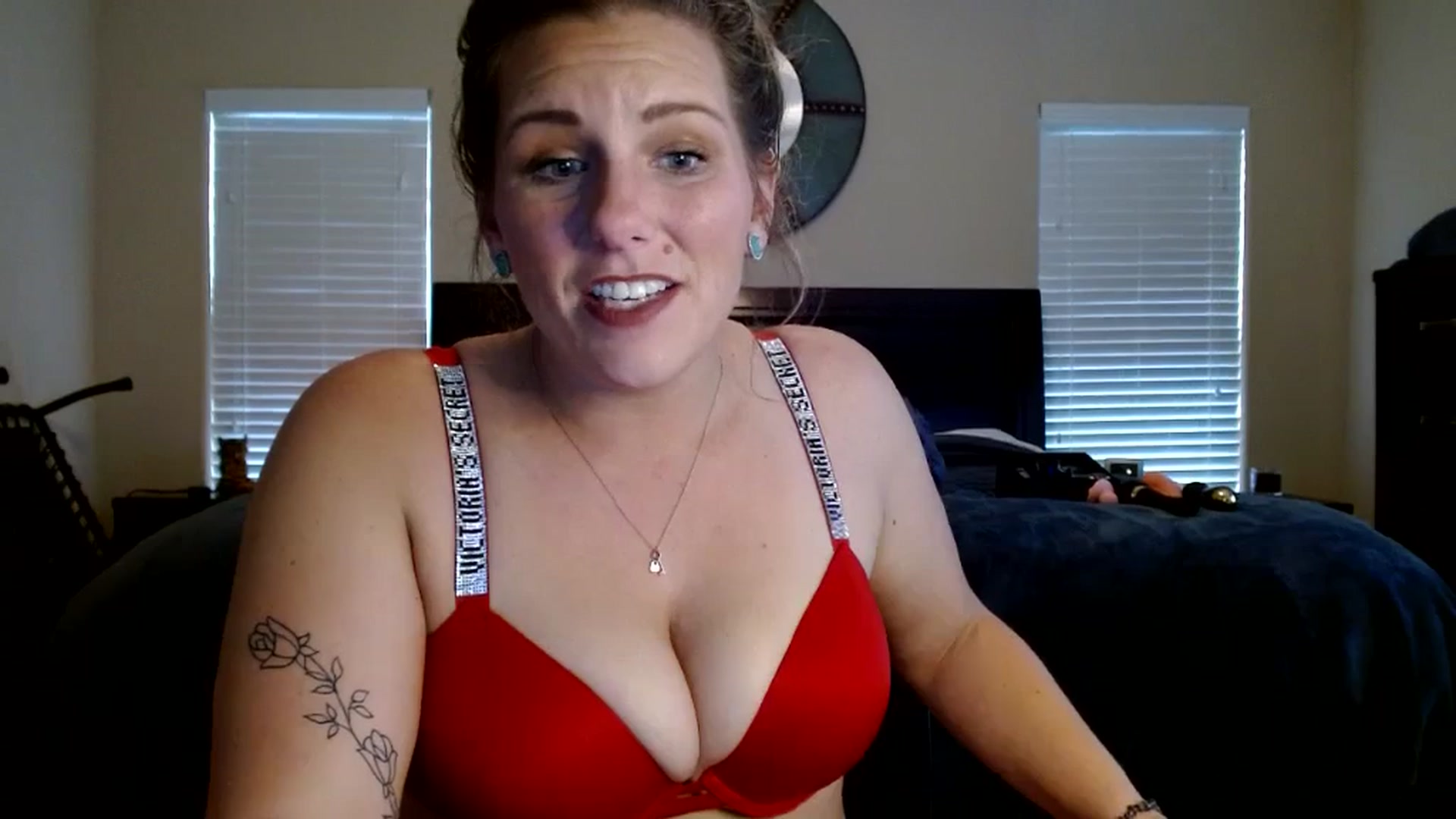 Gallery image thumbnail from SouthernmilfK's myfreecams stream on, 10/30/2023, 22:16 image 11 of 20