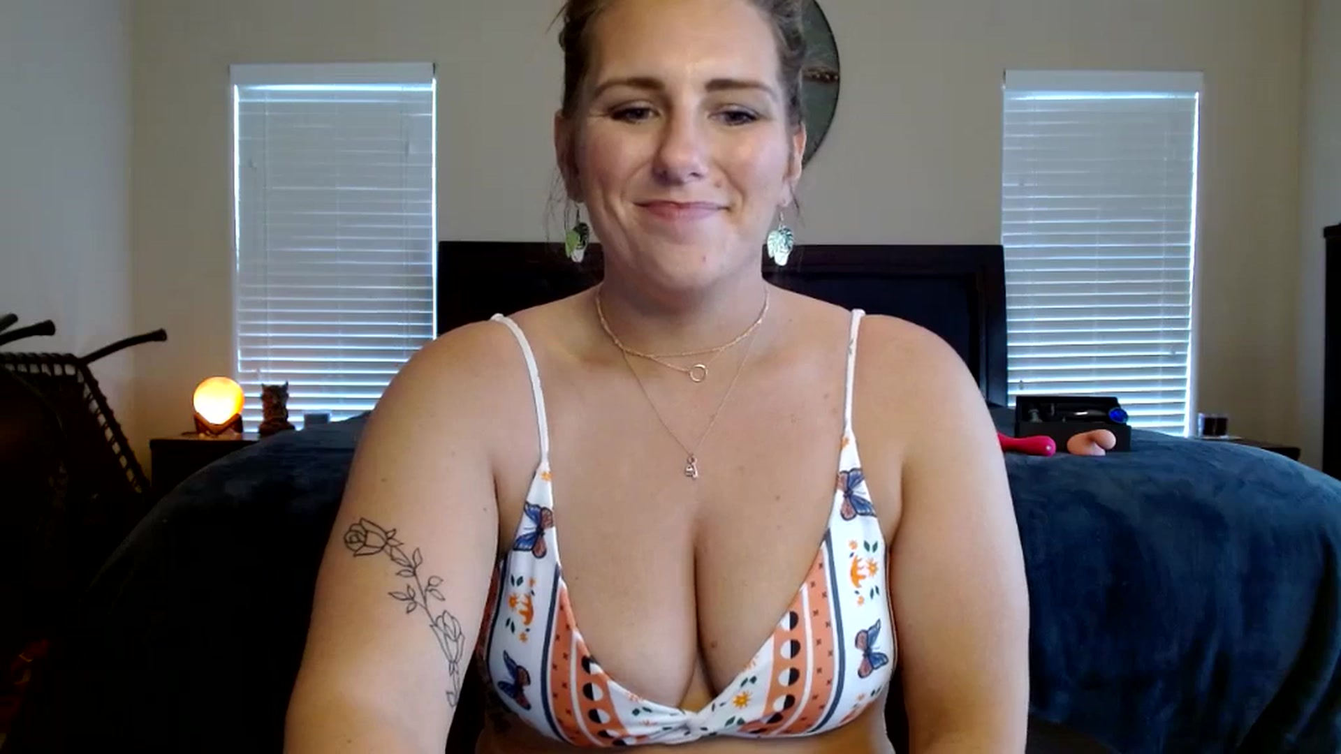 Gallery image thumbnail from SouthernmilfK's myfreecams stream on, 11/01/2023, 17:35 image 6 of 20