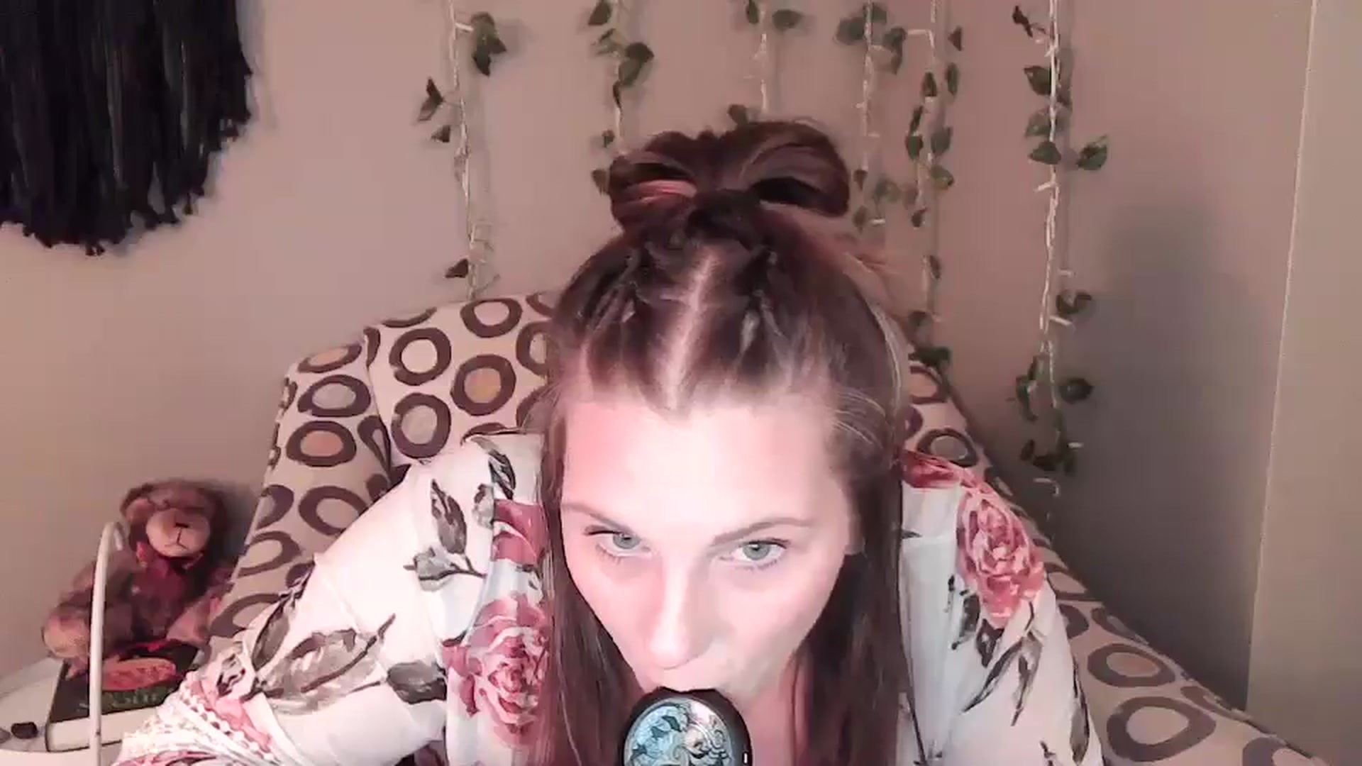 Gallery image thumbnail from SouthernmilfK's myfreecams stream on, 10/28/2025, 16:45 image 6 of 20