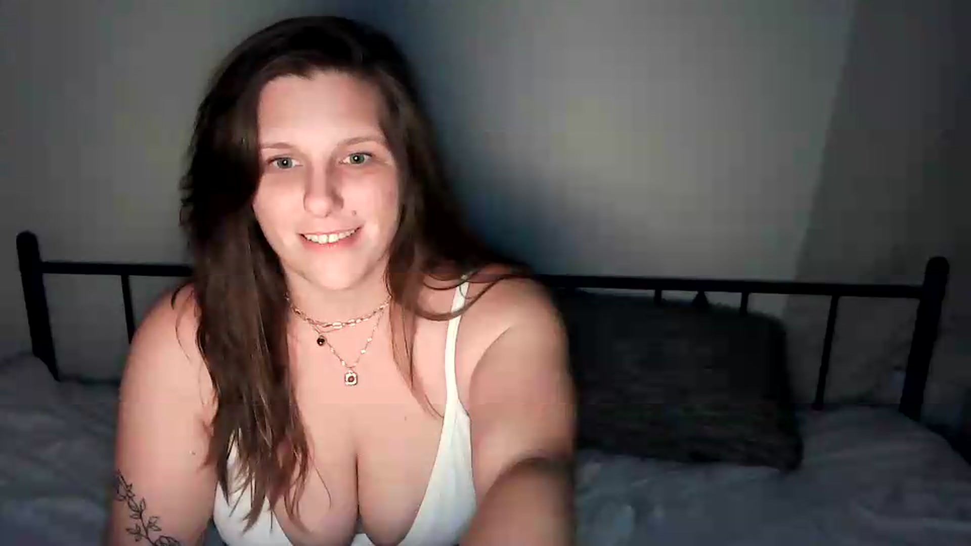 Gallery image thumbnail from SouthernmilfK's myfreecams stream on, 08/21/2026, 03:38 image 17 of 20