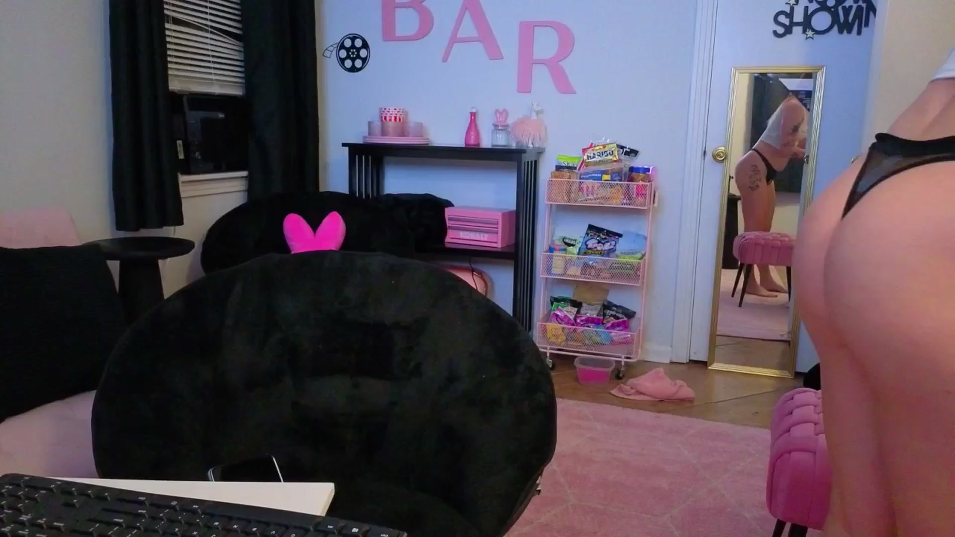 Gallery image thumbnail from Southernms's myfreecams stream on, 08/26/2025, 04:17 image 5 of 20