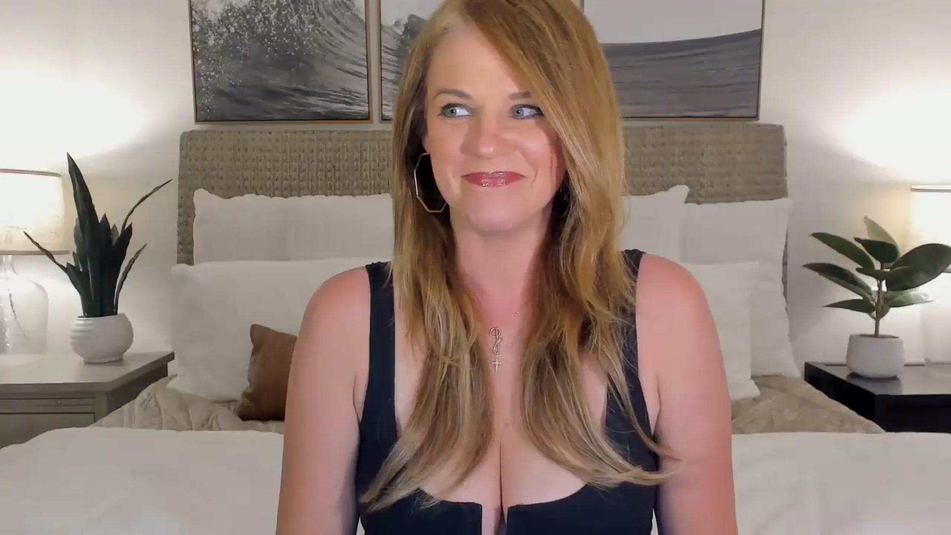 Gallery image thumbnail from Sowet4you1's myfreecams stream on, 03/16/2025, 05:16 image 6 of 20
