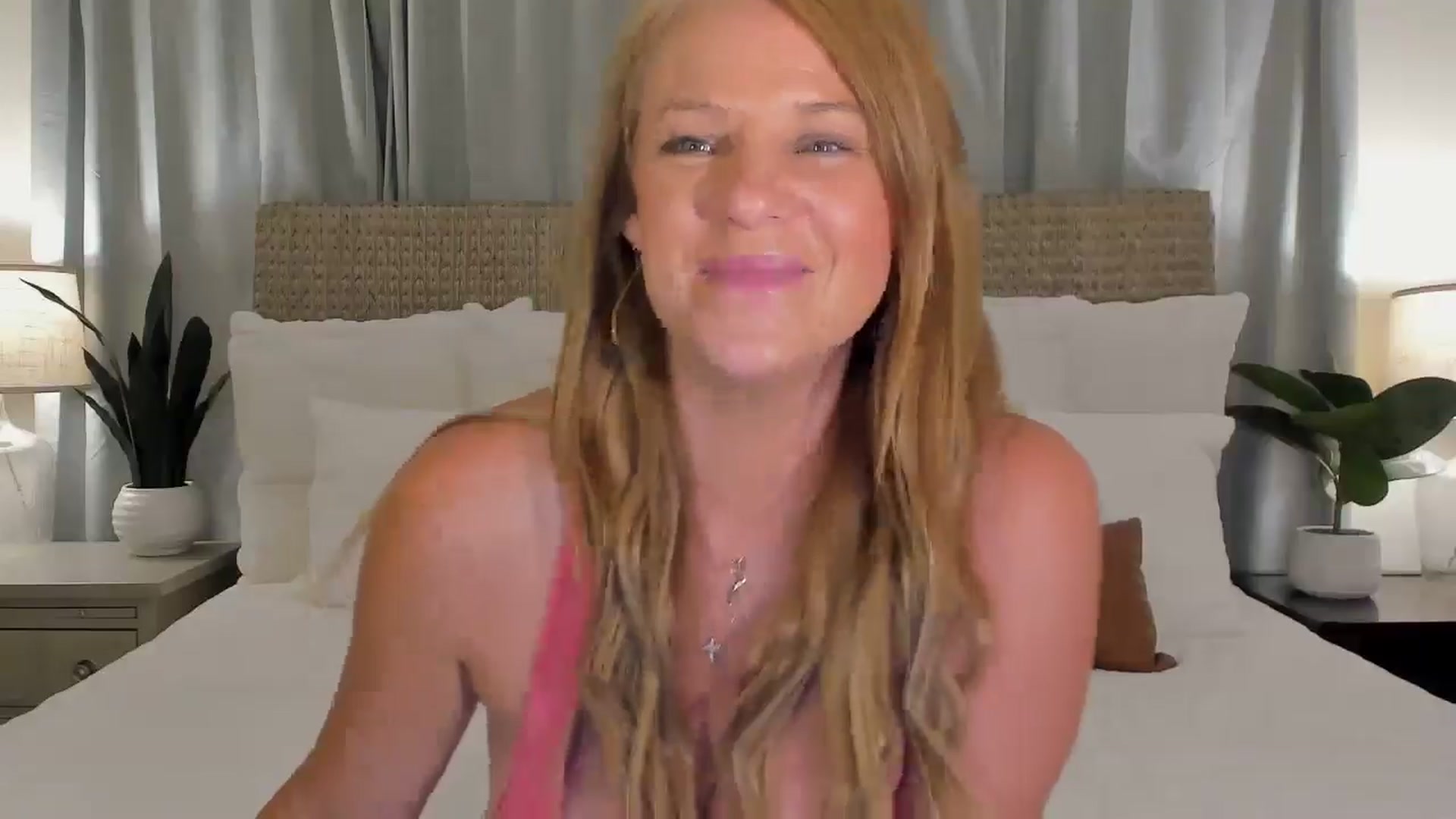 Gallery image thumbnail from Sowet4you1's myfreecams stream on, 06/19/2025, 05:07 image 13 of 20