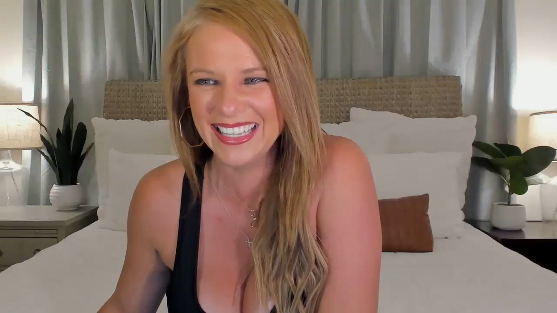 Gallery image thumbnail from Sowet4you1's myfreecams stream on, 06/20/2025, 04:32 image 15 of 20