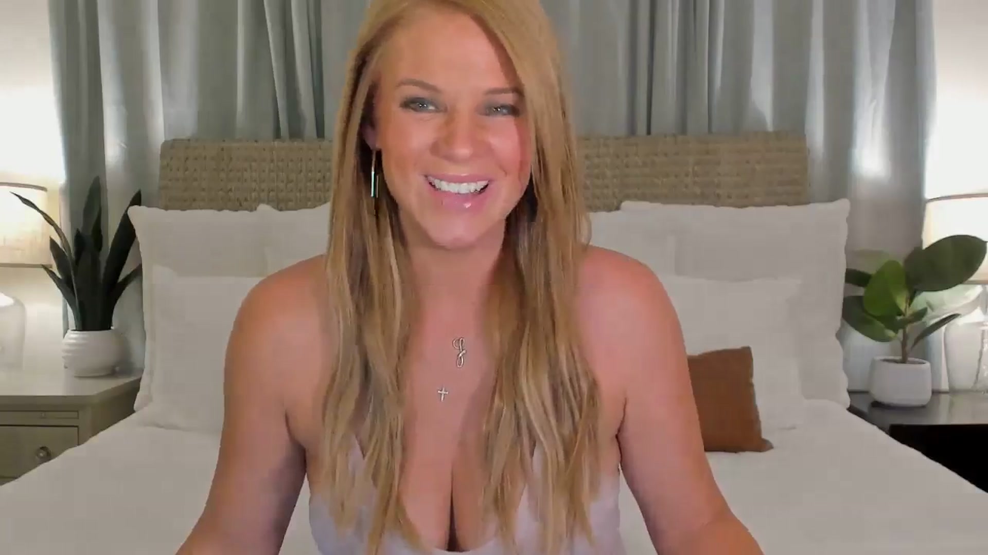 Gallery image thumbnail from Sowet4you1's myfreecams stream on, 08/19/2025, 03:38 image 4 of 20