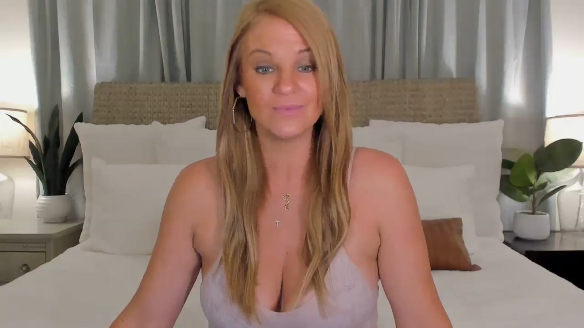 Gallery image thumbnail from Sowet4you1's myfreecams stream on, 08/19/2025, 05:11 image 20 of 20