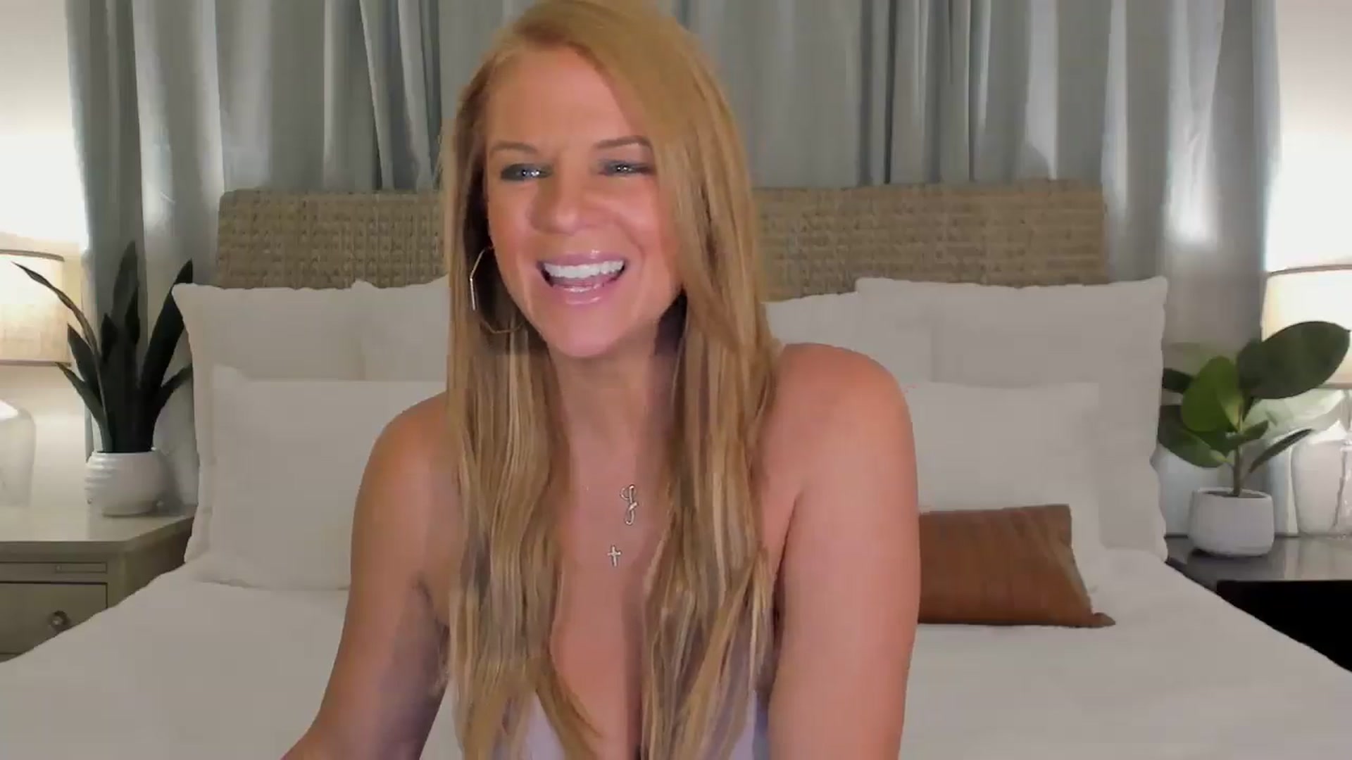 Gallery image thumbnail from Sowet4you1's myfreecams stream on, 08/19/2025, 05:11 image 8 of 20