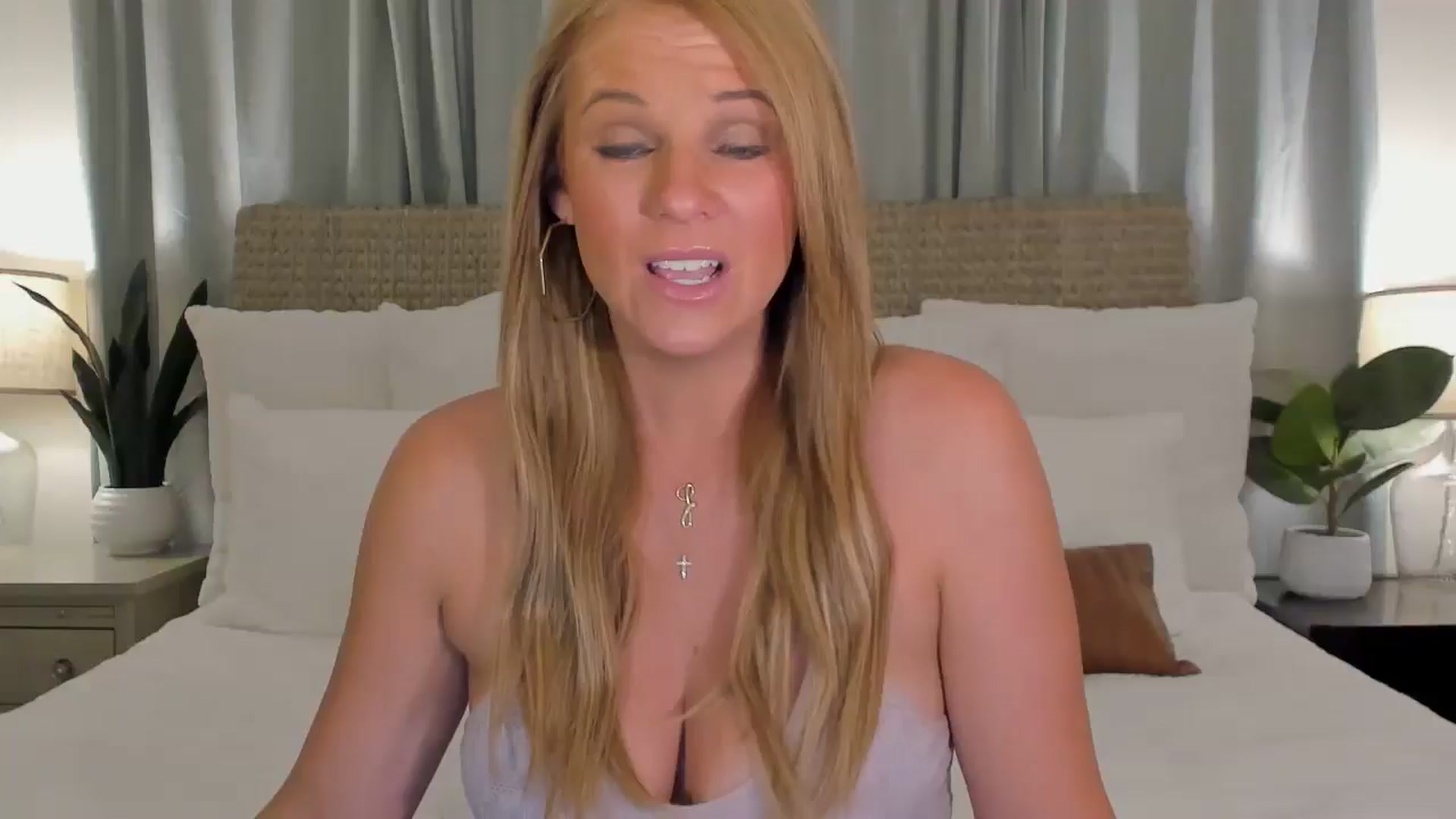 Gallery image thumbnail from Sowet4you1's myfreecams stream on, 08/19/2025, 05:11 image 1 of 20