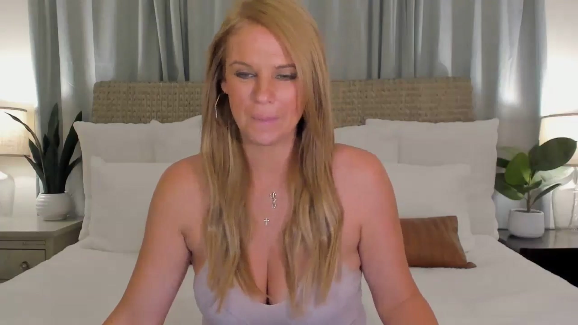 Gallery image thumbnail from Sowet4you1's myfreecams stream on, 08/19/2025, 05:11 image 16 of 20