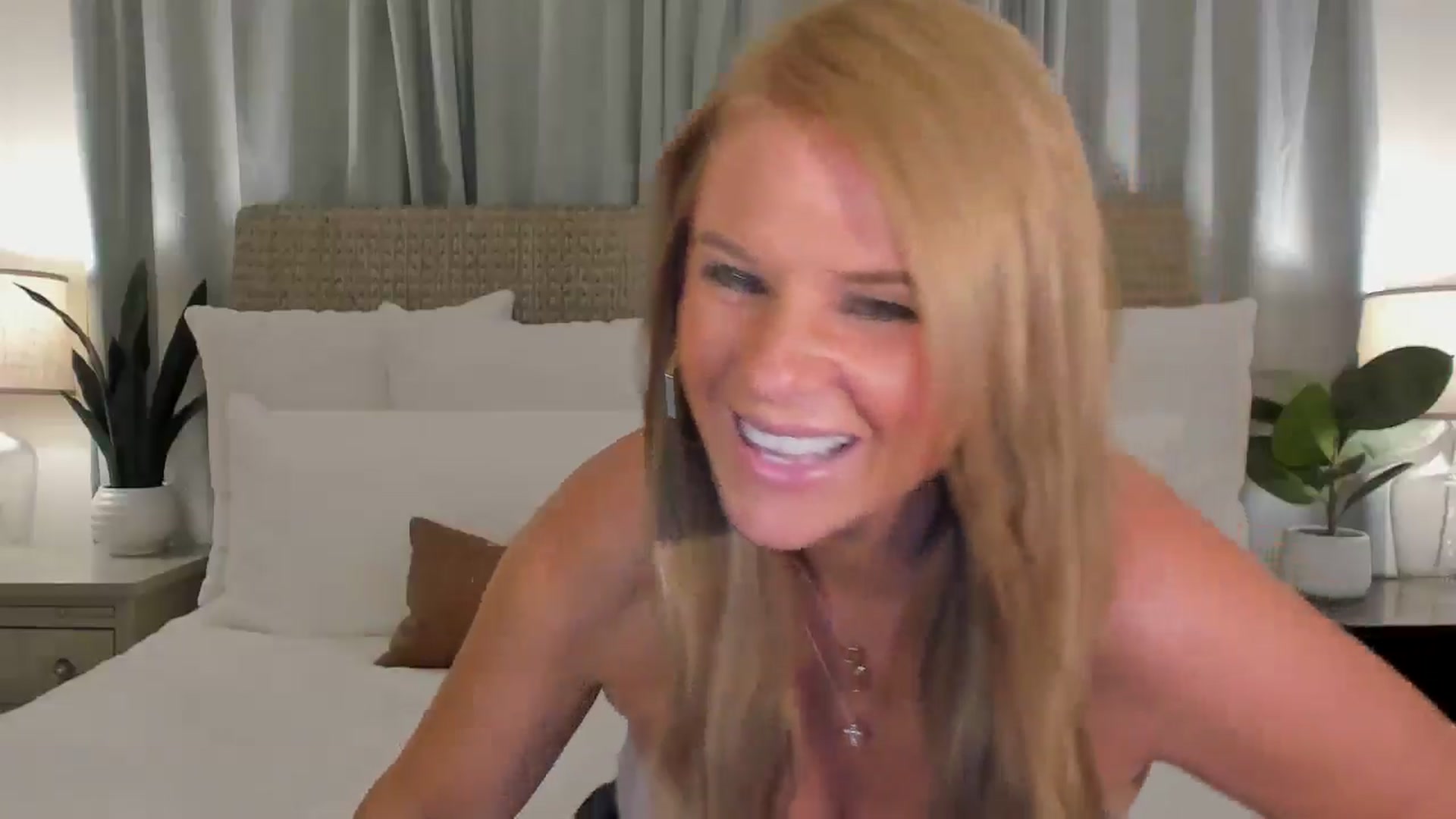 Gallery image thumbnail from Sowet4you1's myfreecams stream on, 08/19/2025, 05:11 image 15 of 20