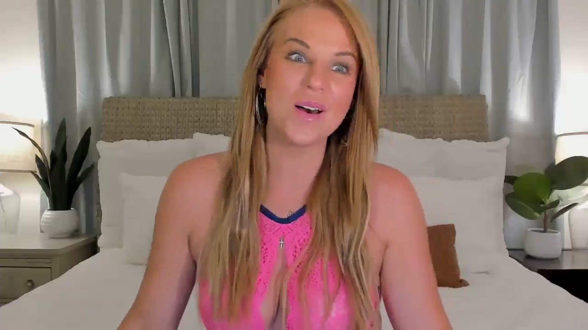 Gallery image thumbnail from Sowet4you1's myfreecams stream on, 08/20/2025, 03:18 image 8 of 20