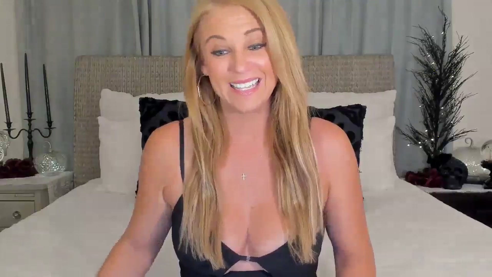 Gallery image thumbnail from Sowet4you1's myfreecams stream on, 10/13/2025, 05:30 image 6 of 20