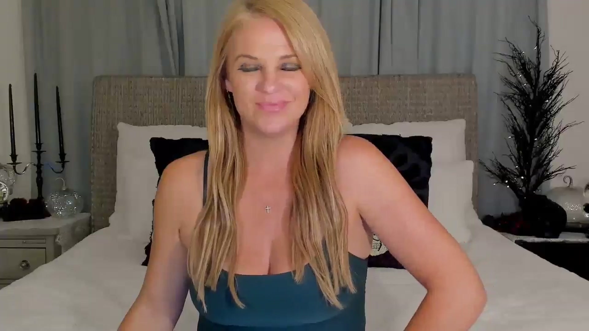 Gallery image thumbnail from Sowet4you1's myfreecams stream on, 10/21/2025, 04:52 image 3 of 20