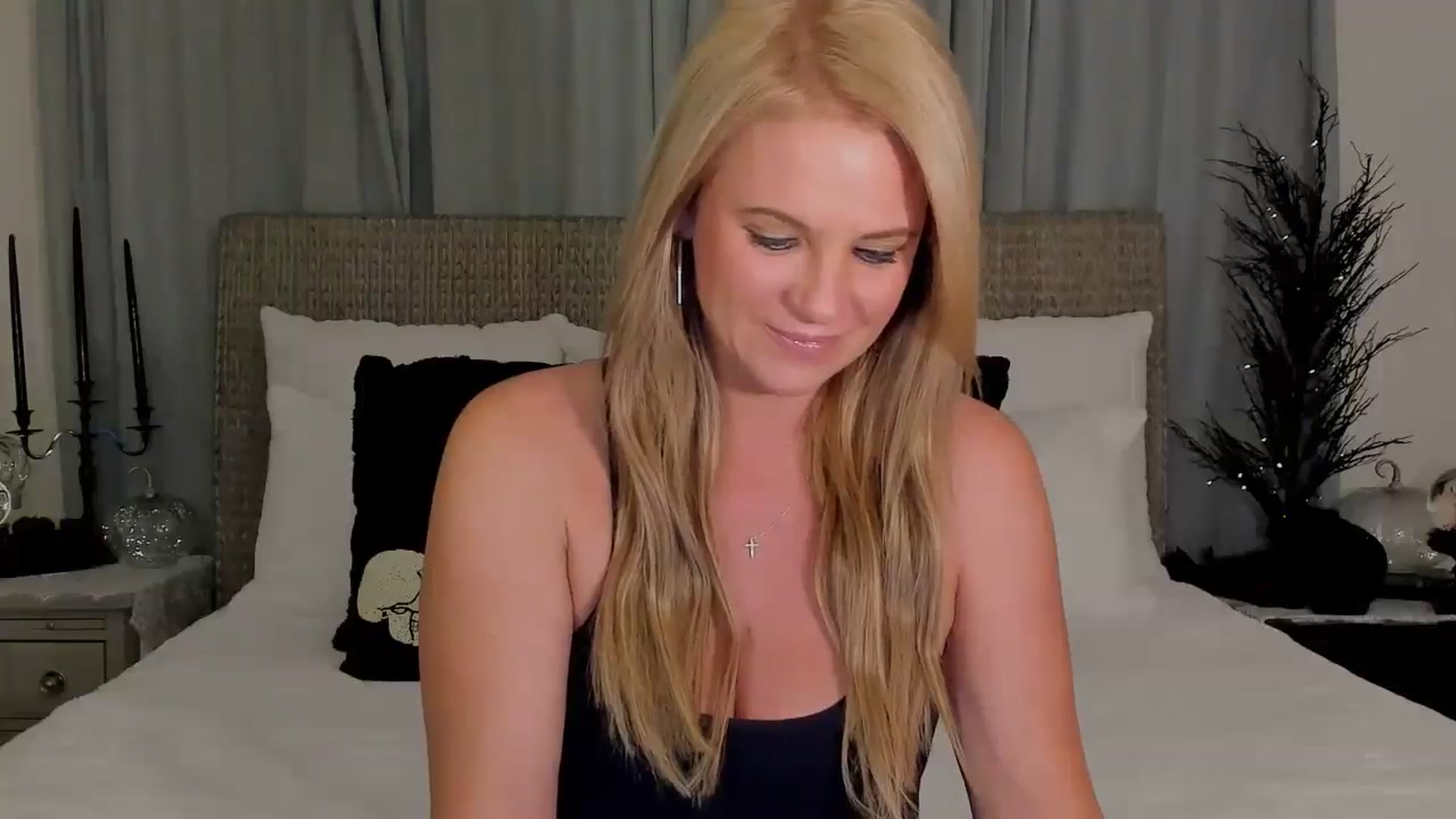 Gallery image thumbnail from Sowet4you1's myfreecams stream on, 10/28/2025, 03:21 image 10 of 20