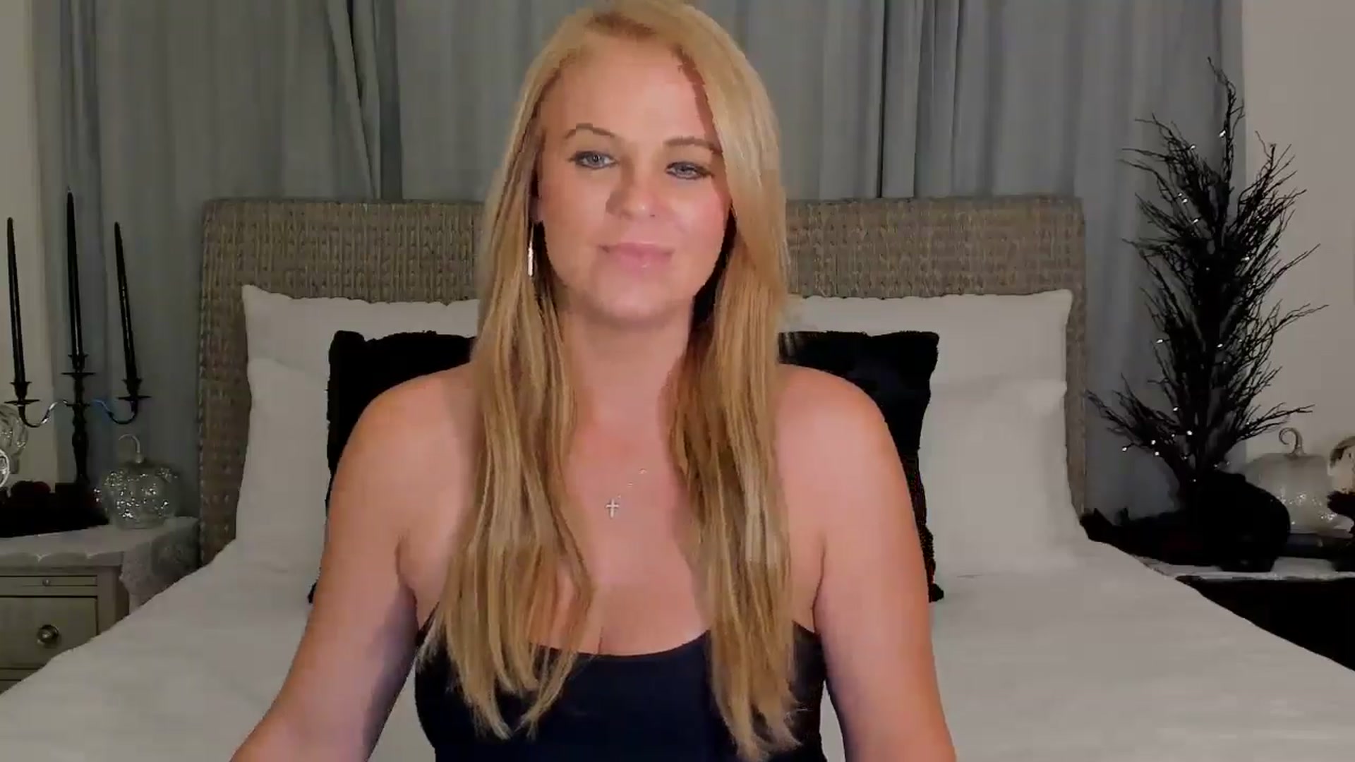 Gallery image thumbnail from Sowet4you1's myfreecams stream on, 10/28/2025, 03:21 image 15 of 20