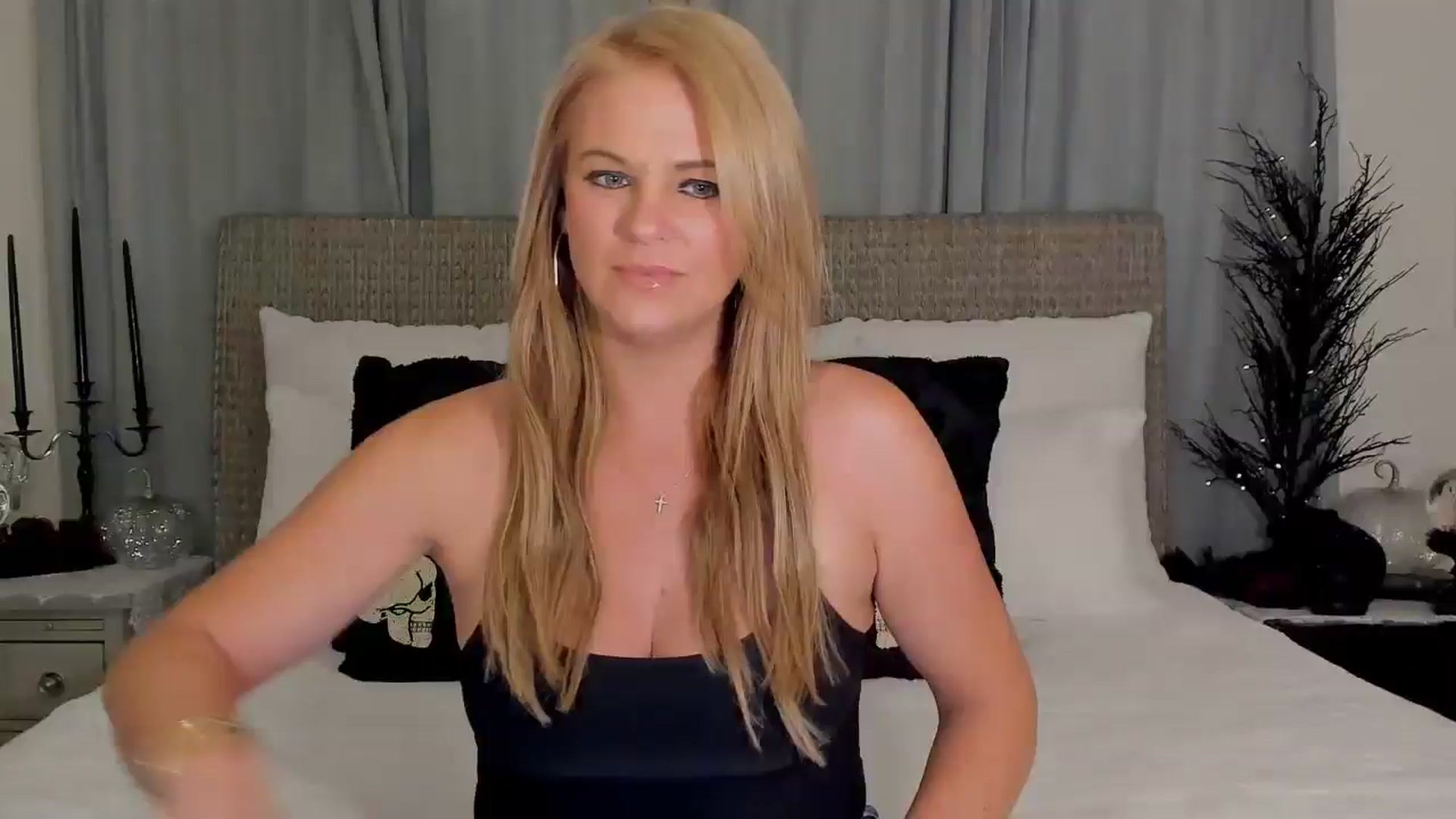 Gallery image thumbnail from Sowet4you1's myfreecams stream on, 10/28/2025, 05:14 image 1 of 20