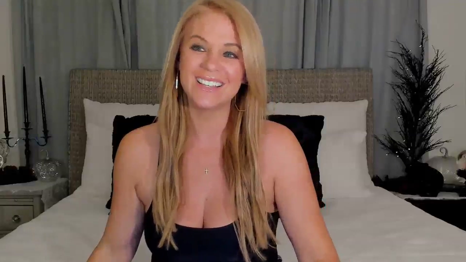 Gallery image thumbnail from Sowet4you1's myfreecams stream on, 10/28/2025, 05:14 image 4 of 20