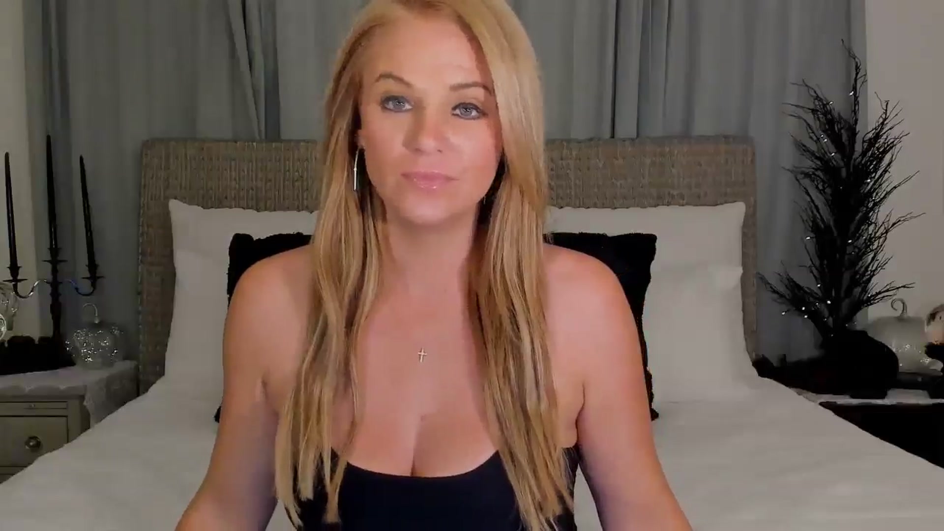 Gallery image thumbnail from Sowet4you1's myfreecams stream on, 10/28/2025, 05:14 image 5 of 20