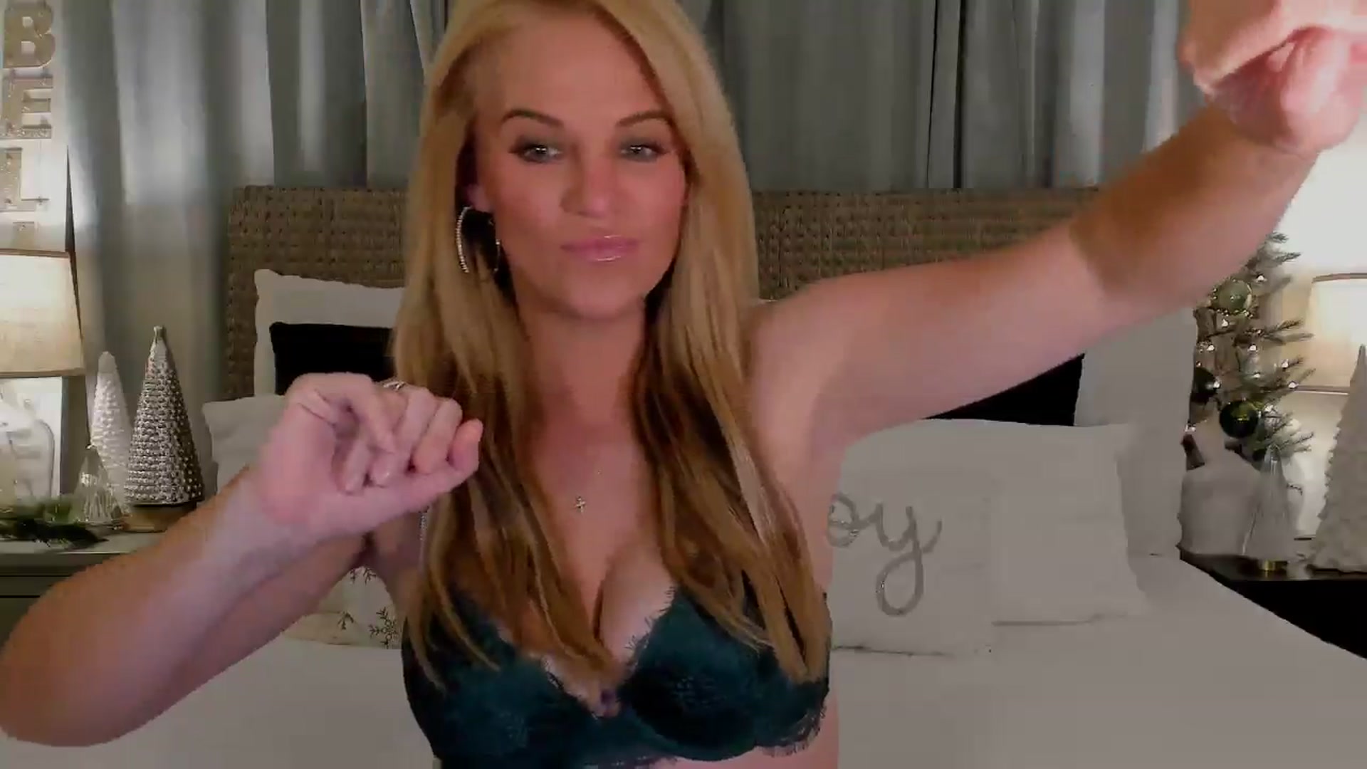 Gallery image thumbnail from Sowet4you1's myfreecams stream on, 01/02/2026, 07:22 image 3 of 20