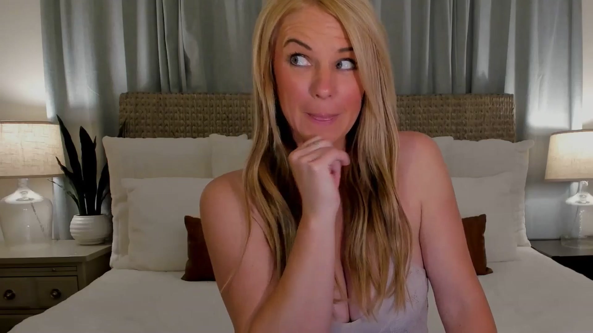 Gallery image thumbnail from Sowet4you1's myfreecams stream on, 02/21/2026, 06:23 image 7 of 20
