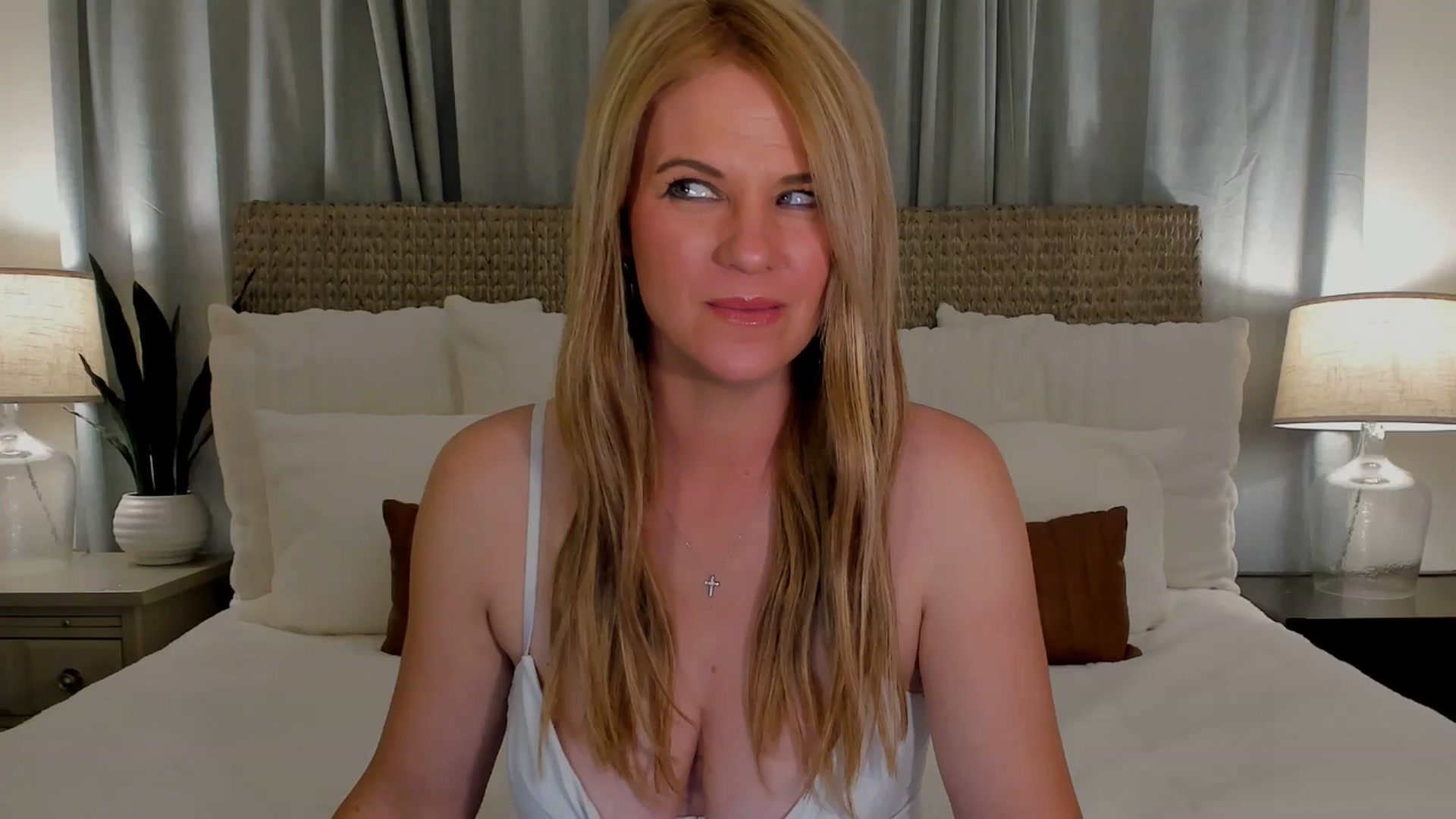 Gallery image thumbnail from Sowet4you1's myfreecams stream on, 03/05/2026, 05:51 image 12 of 20