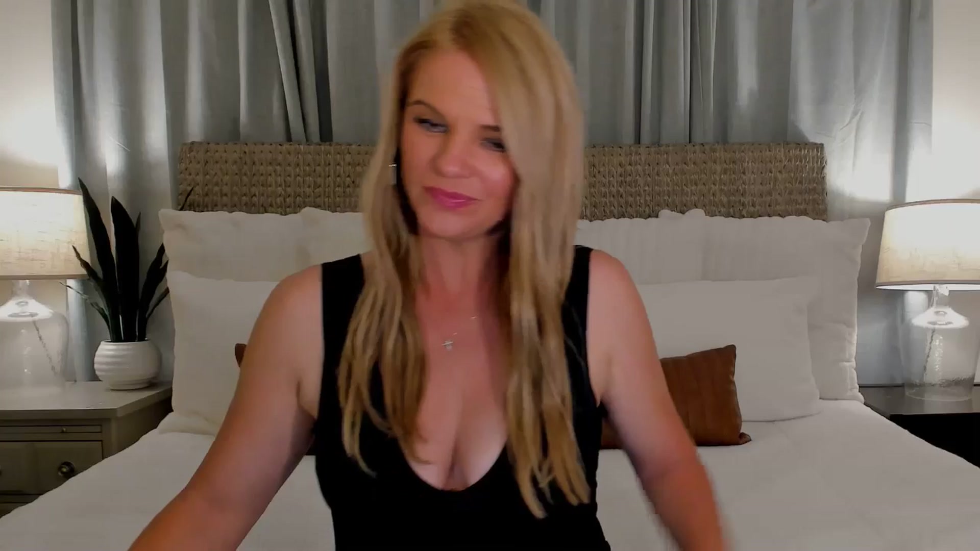 Gallery image thumbnail from Sowet4you1's myfreecams stream on, 03/07/2026, 05:37 image 11 of 20
