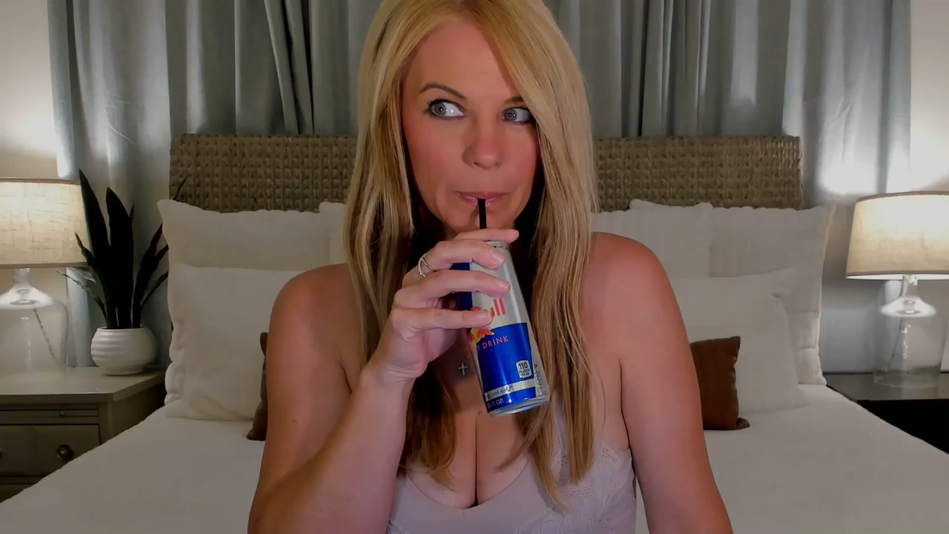 Gallery image thumbnail from Sowet4you1's myfreecams stream on, 03/19/2026, 02:59 image 4 of 20