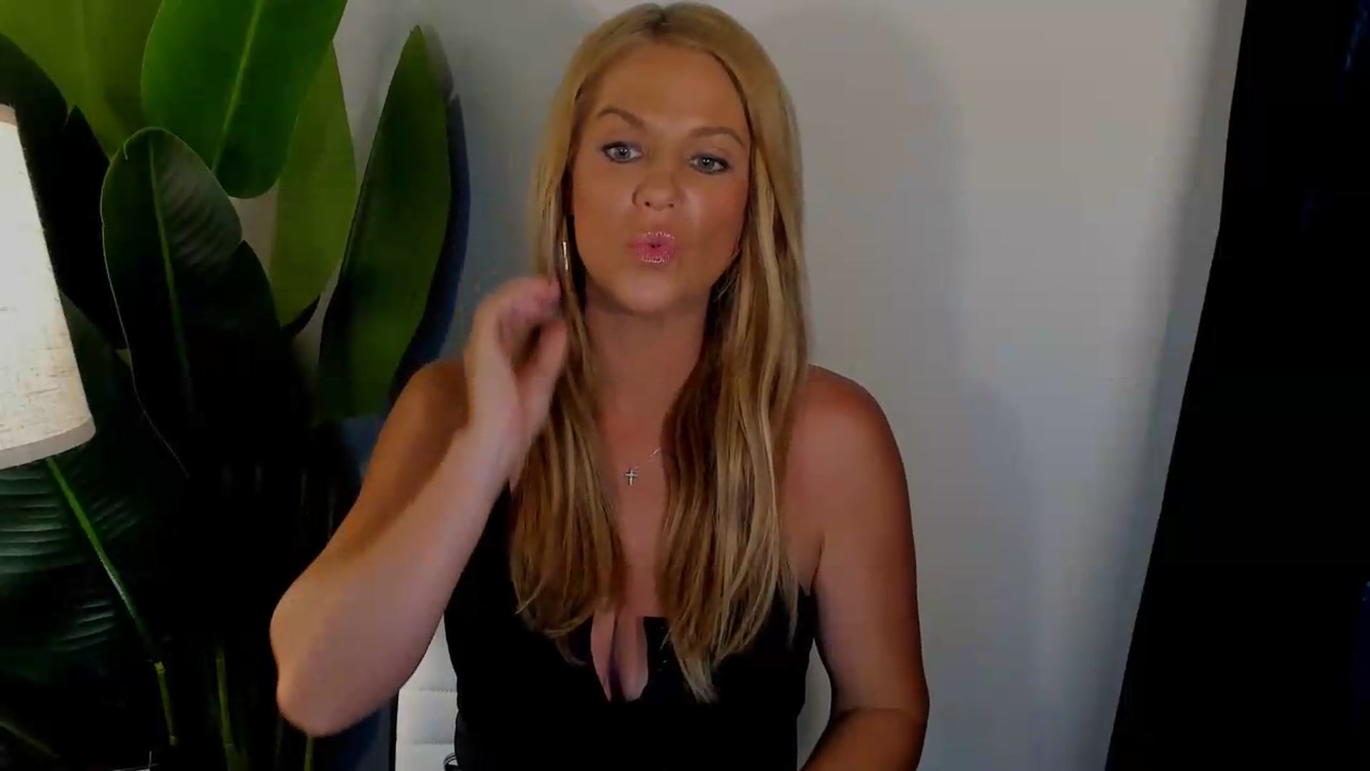 Gallery image thumbnail from Sowet4you1's myfreecams stream on, 08/01/2026, 05:03 image 17 of 20