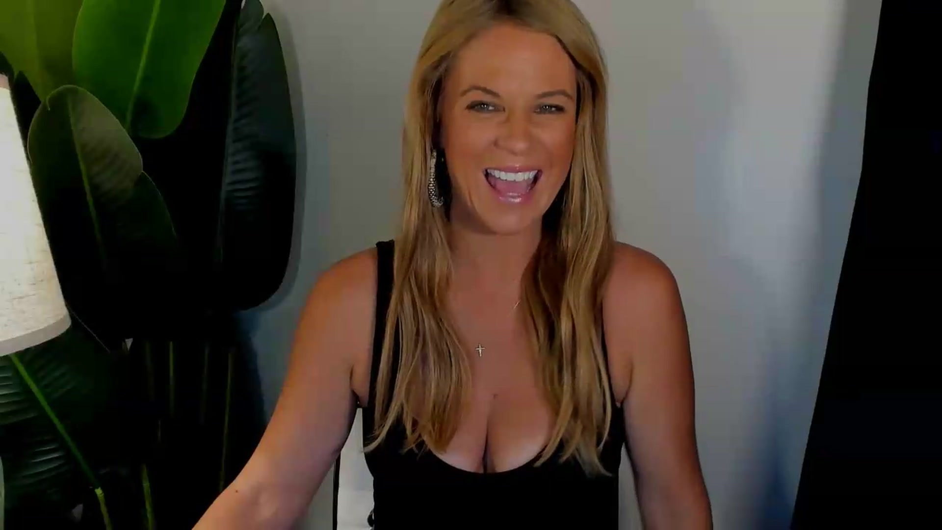 Gallery image thumbnail from Sowet4you1's myfreecams stream on, 08/17/2026, 03:43 image 15 of 20