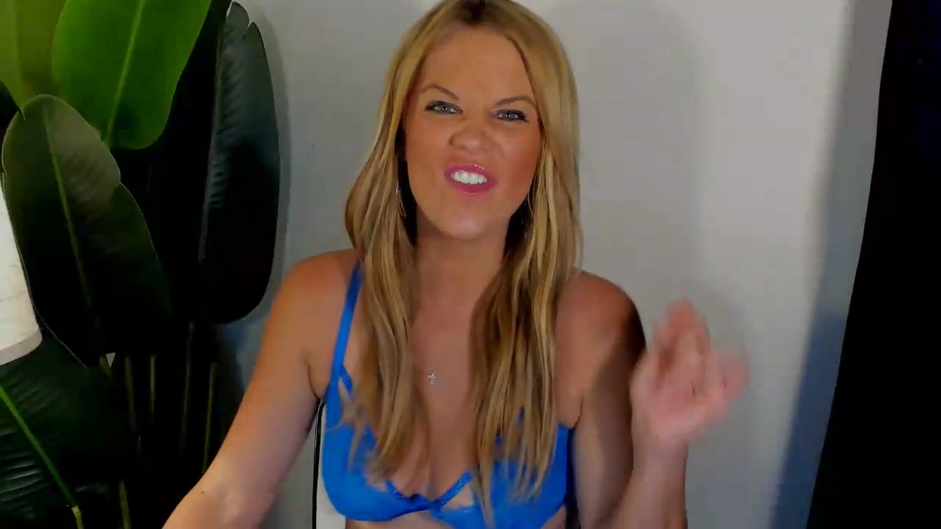 Gallery image thumbnail from Sowet4you1's myfreecams stream on, 08/18/2026, 01:57 image 17 of 20