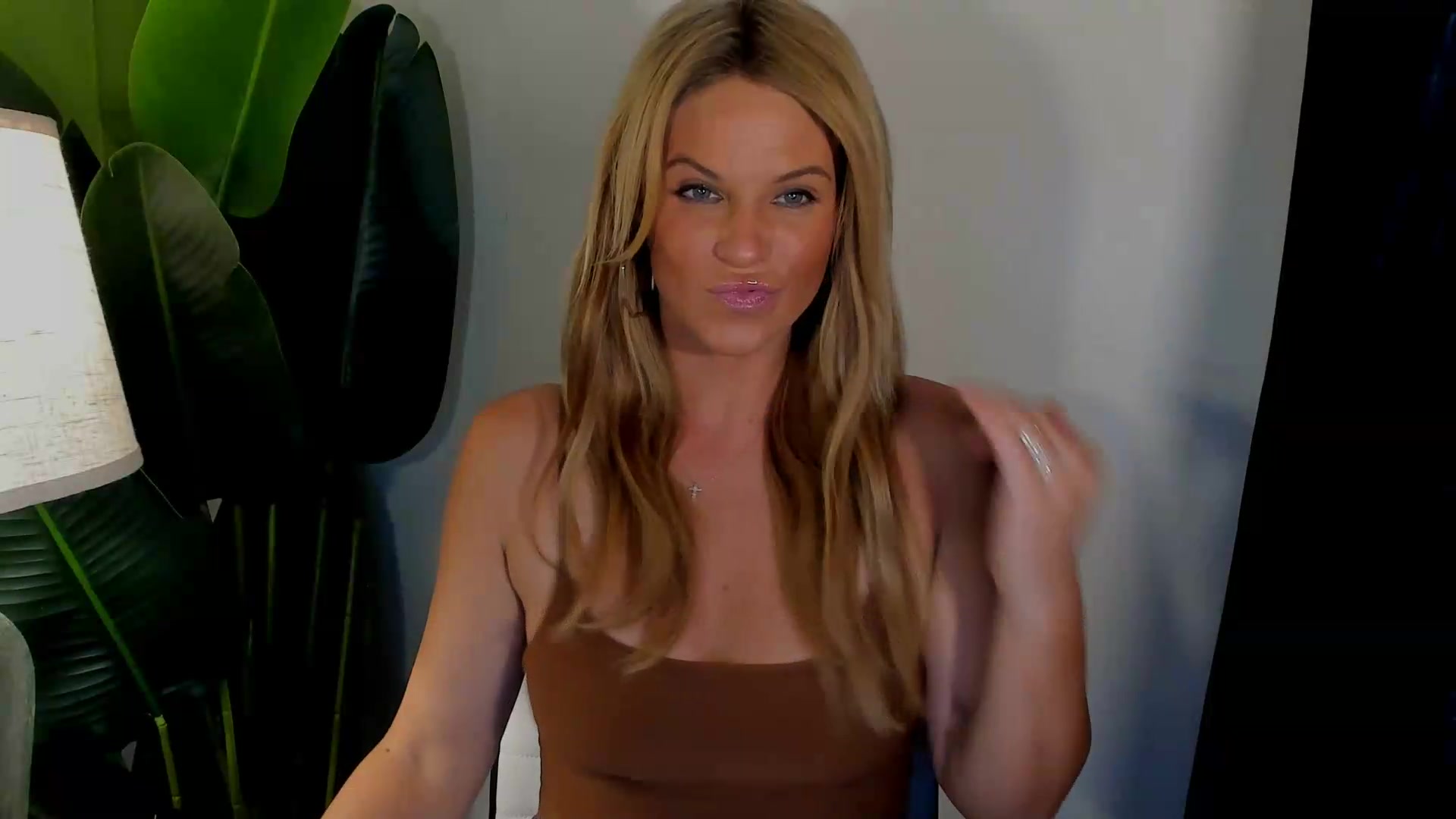 Gallery image thumbnail from Sowet4you1's myfreecams stream on, 08/21/2026, 04:02 image 3 of 20
