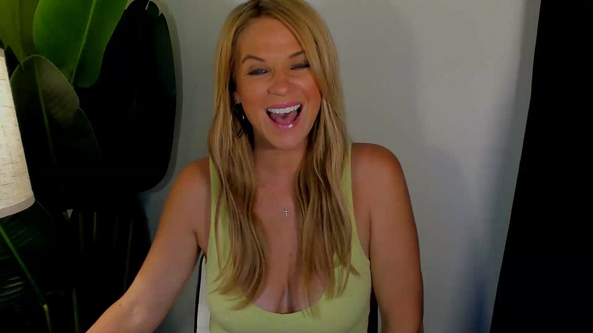 Gallery image thumbnail from Sowet4you1's myfreecams stream on, 08/25/2026, 02:11 image 4 of 20