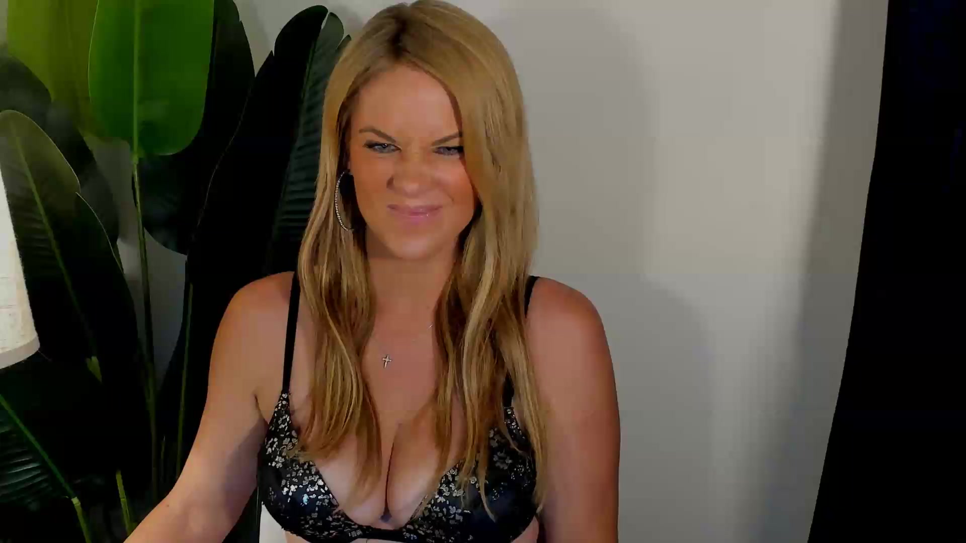 Gallery image thumbnail from Sowet4you1's myfreecams stream on, 09/10/2026, 05:07 image 4 of 20